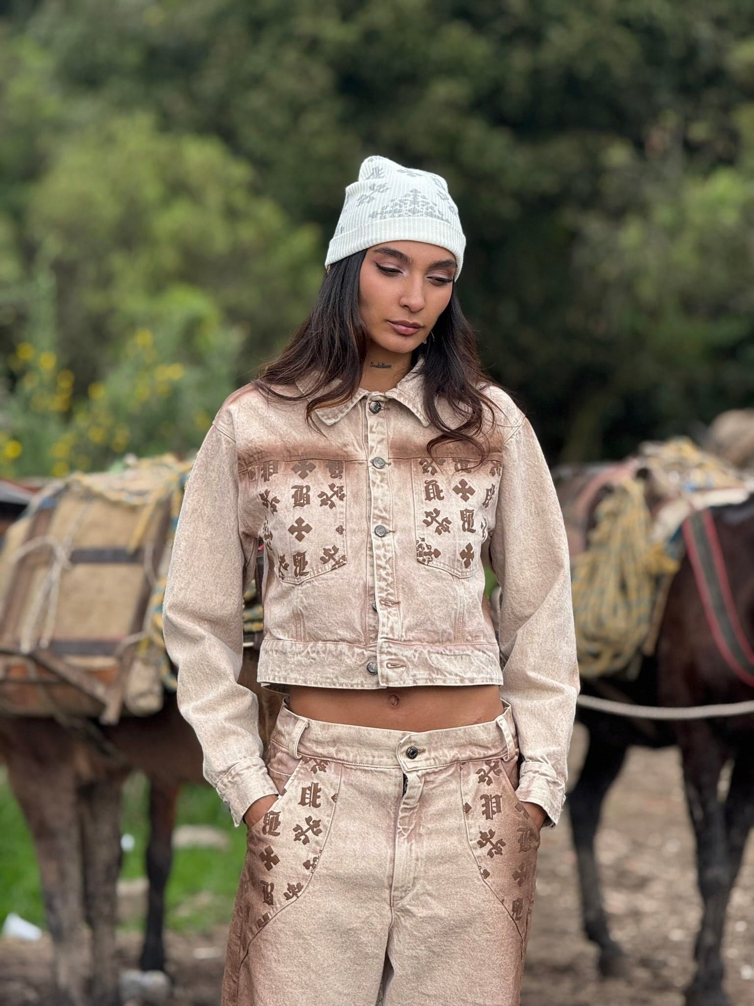 DENIM JACKET MONOGRAM CROP BEIGE - imagen 5