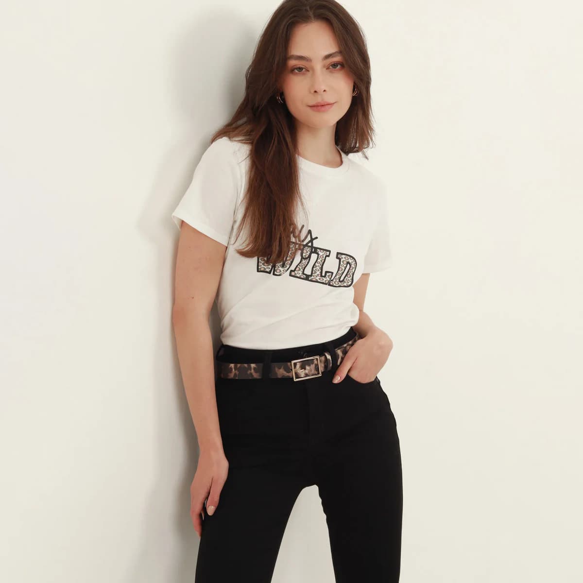 Camiseta cuello redondo manga corta con estampado Stay wild - imagen 4