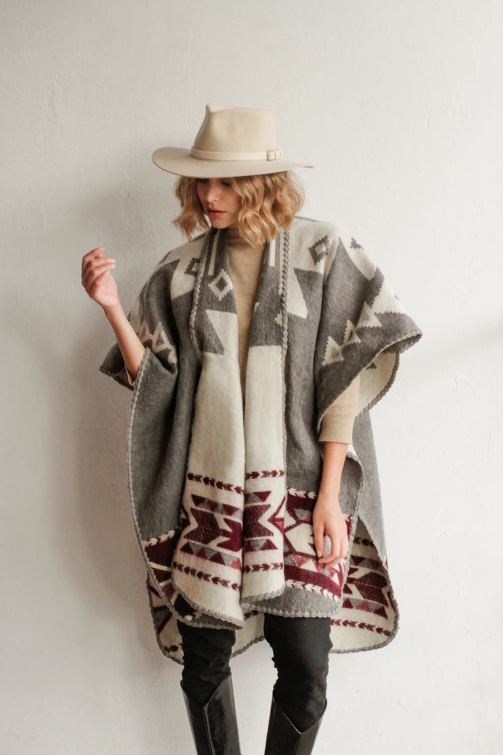 Poncho Aras - Vino - imagen 5