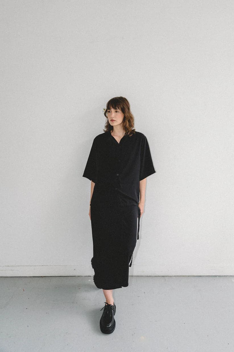 CAMISA TODA NEGRA- UNISEX - imagen 4