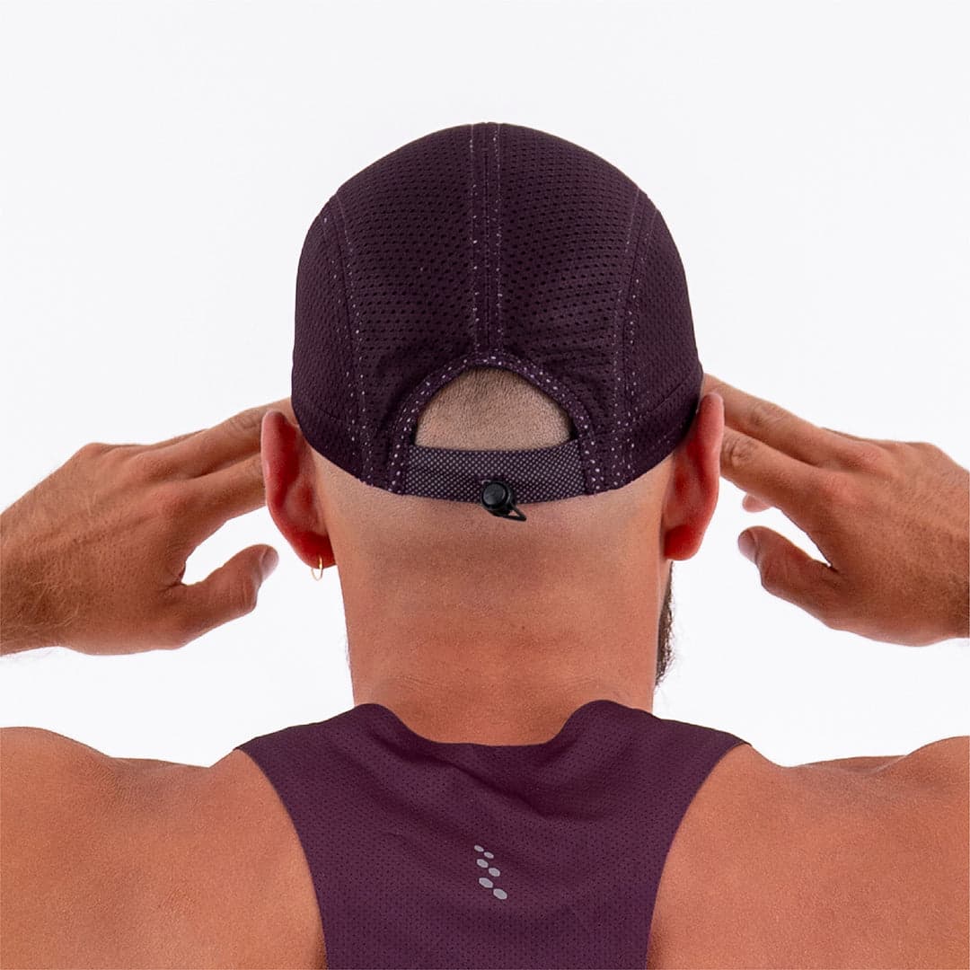 GORRA RUNNING KOOLER CIRUELA UNISEX - imagen 3