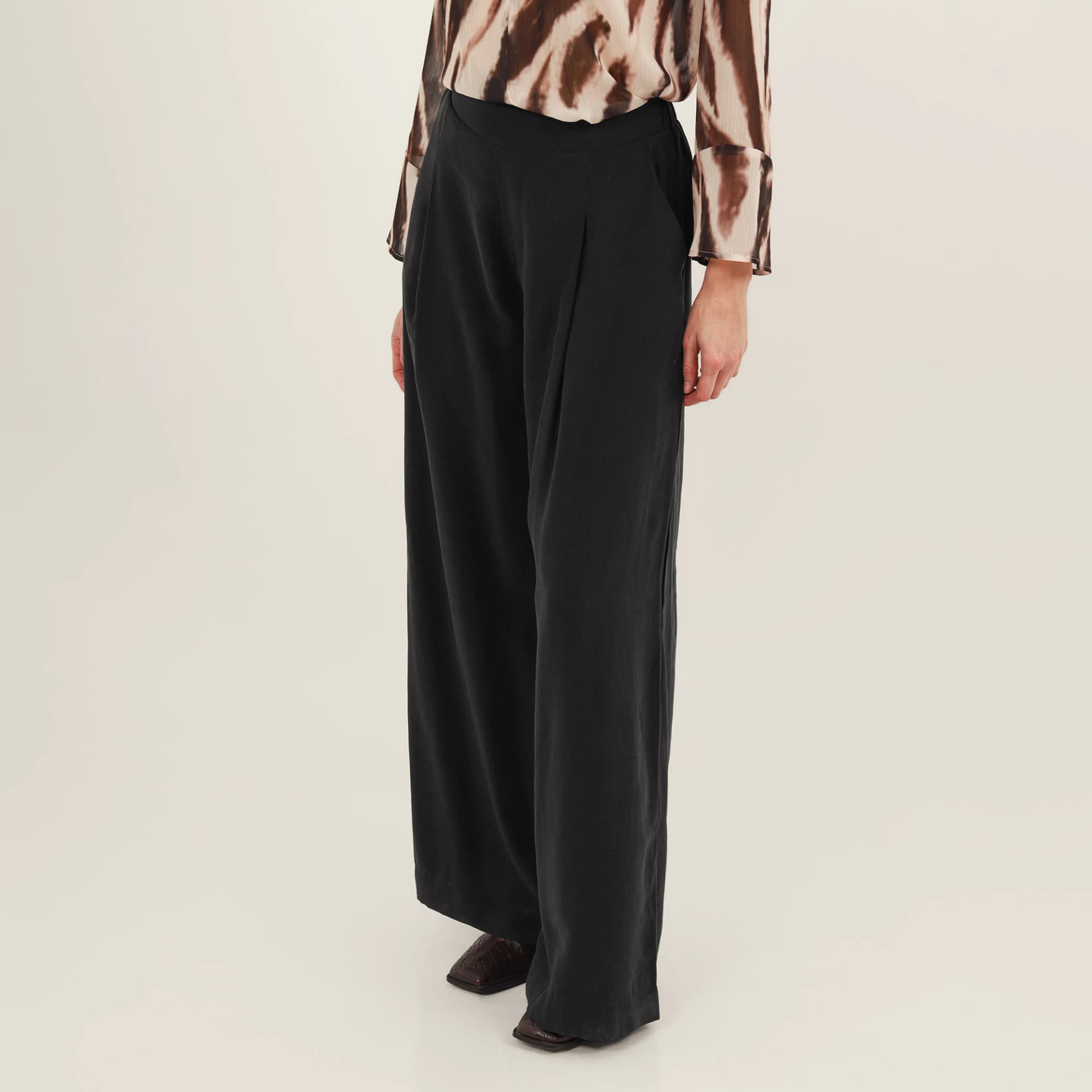 Pantalón palazzo con elástico y prenses - imagen 3