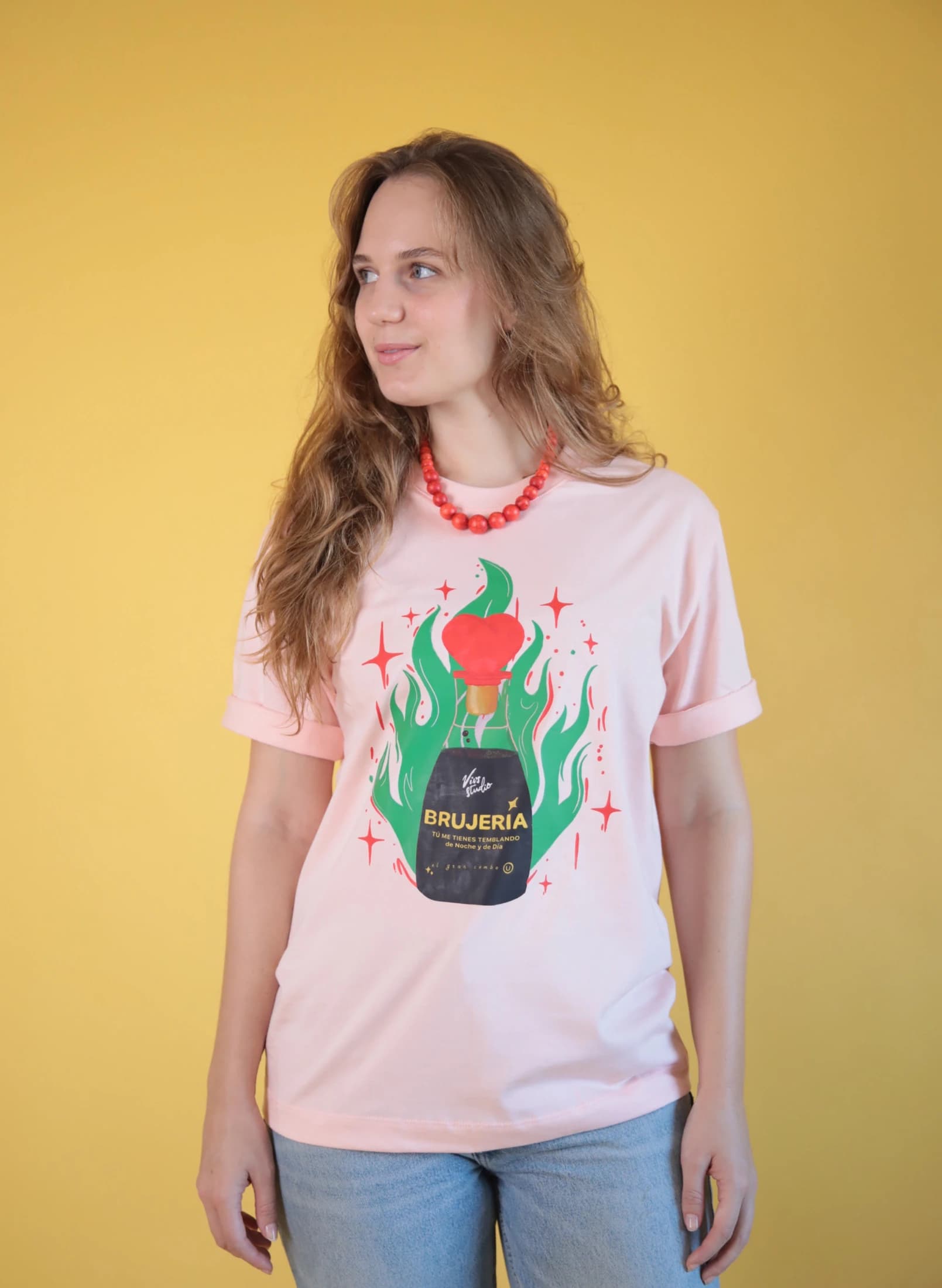 Camiseta Brujería Rosa Regular Fit - imagen 1