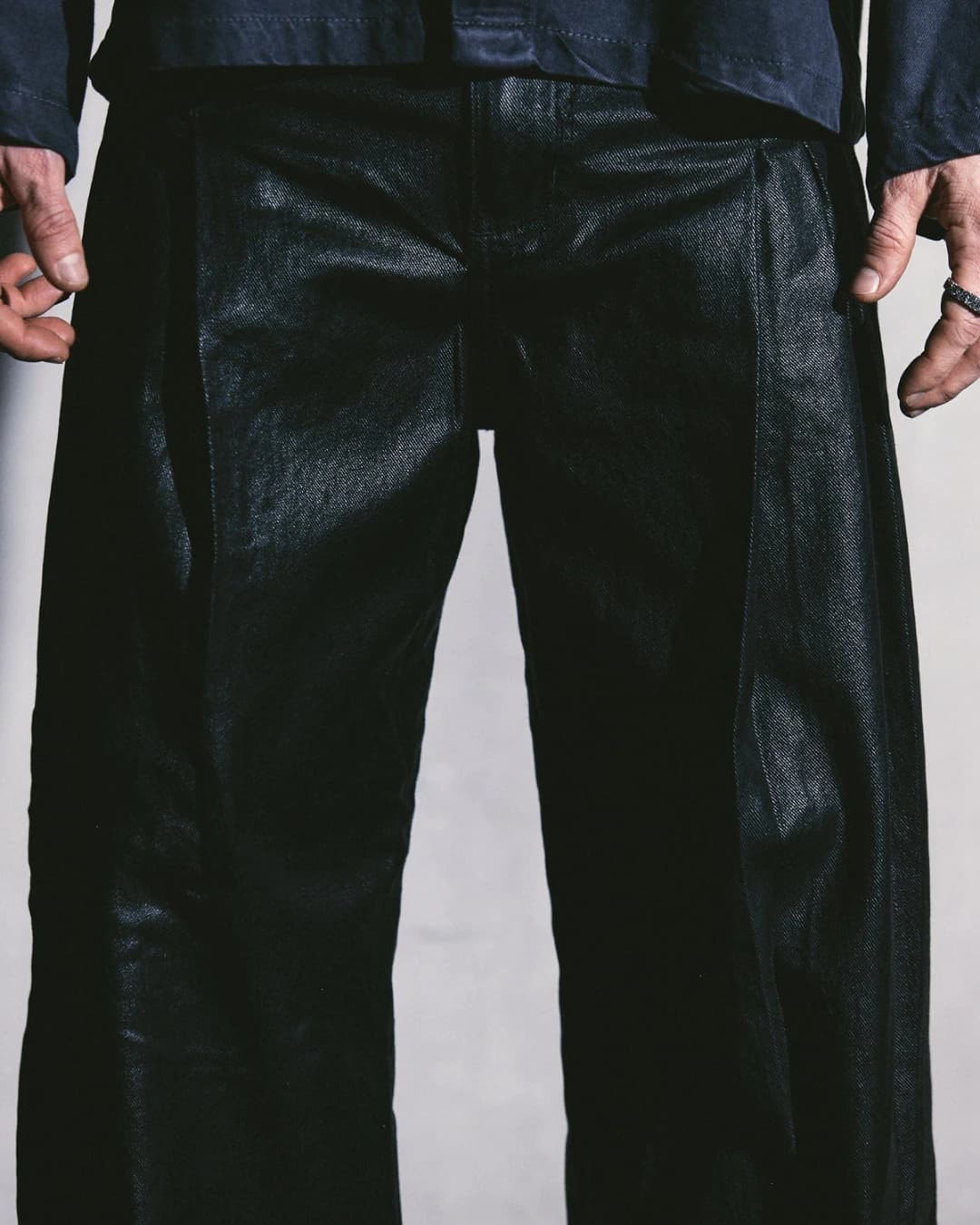 PANTALON DENIM ENCERADO - imagen 2