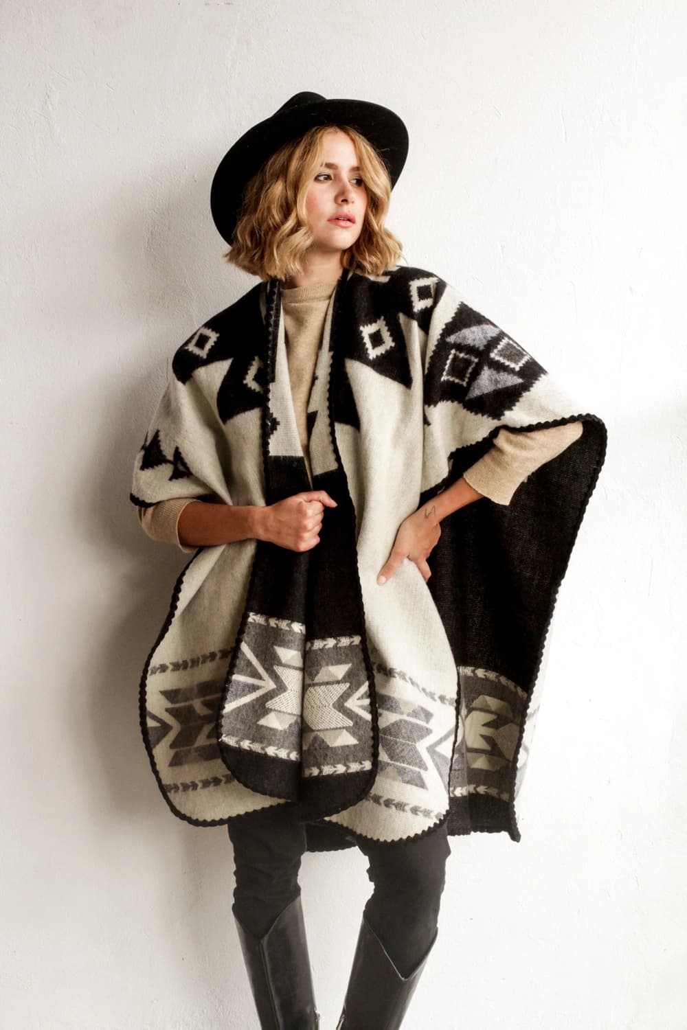 Poncho Aras - Negro - imagen 3