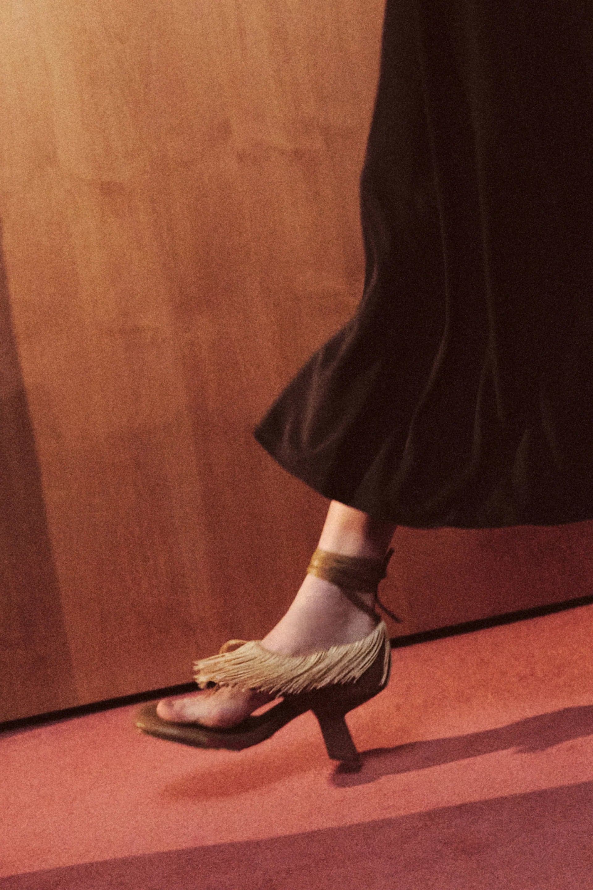 SANDALIA FLIP RUCHI FRINGE - imagen 5