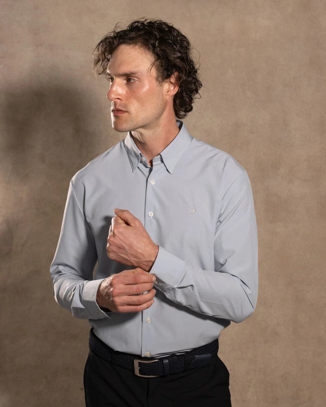 Bundle 2 Camisas Performance Antiarrugas | 15% OFF - imagen 4