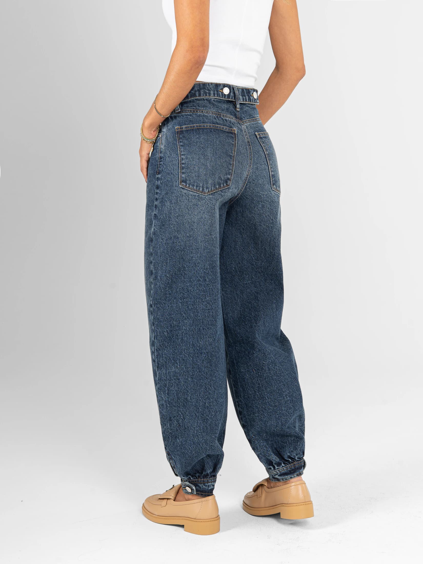 Ref: 066518 Jean baggy cropped, detalle en bota, rígido, tiro alto, tono azul oscuro. - imagen 2