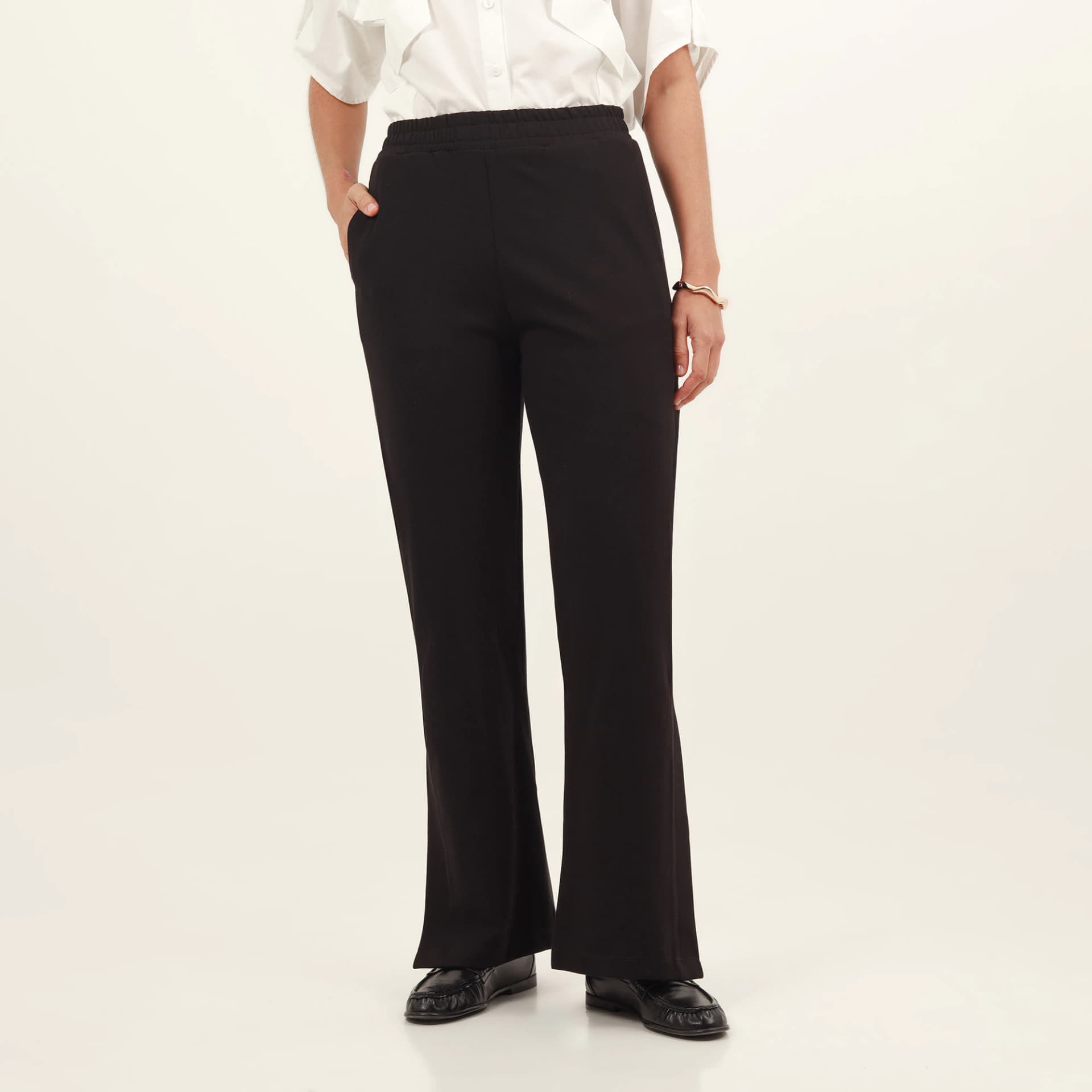 Pantalón con linea en costado bota flare con ajuste en cintura - imagen 4