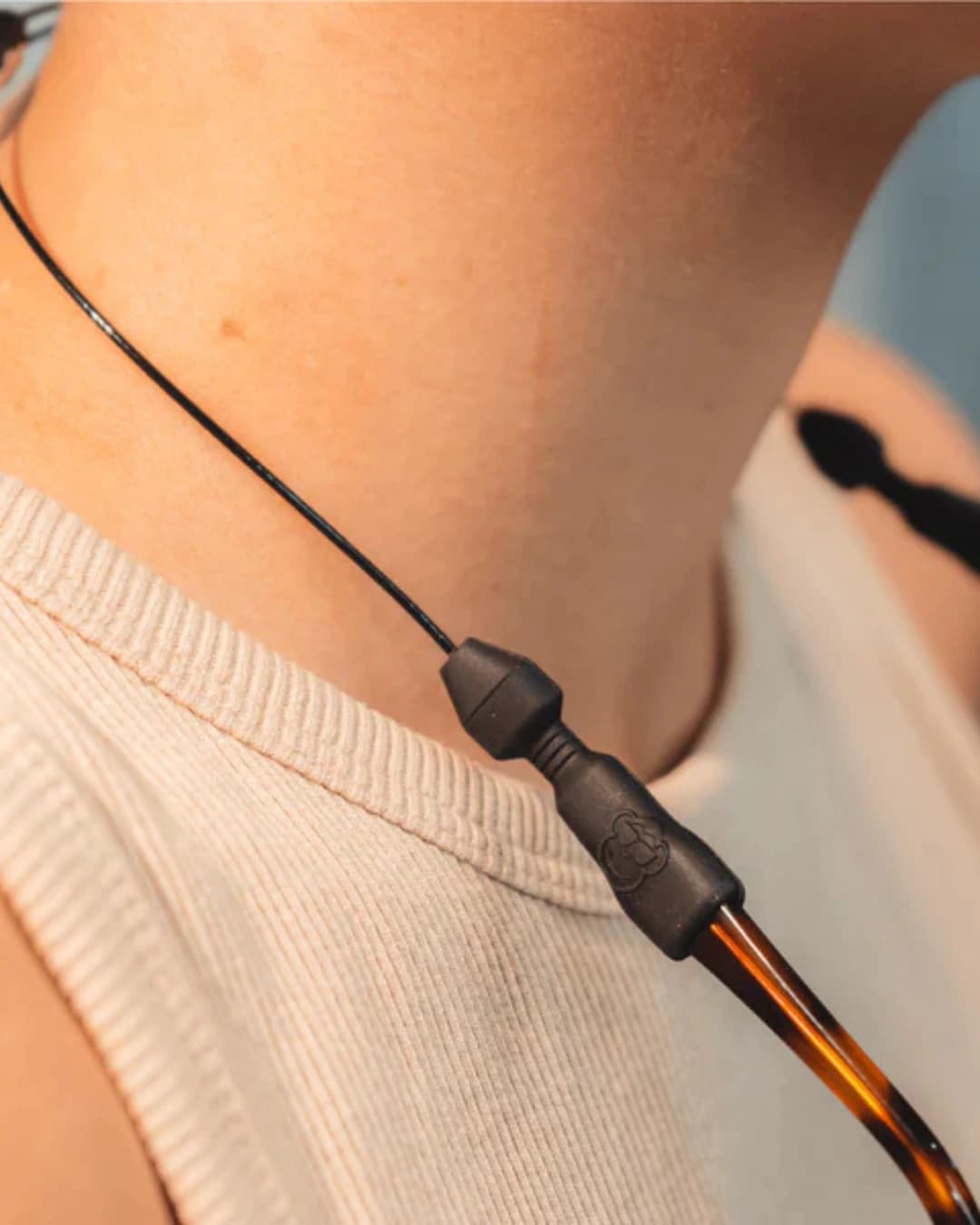 CUELGA GAFAS WIRED BLACK - imagen 4