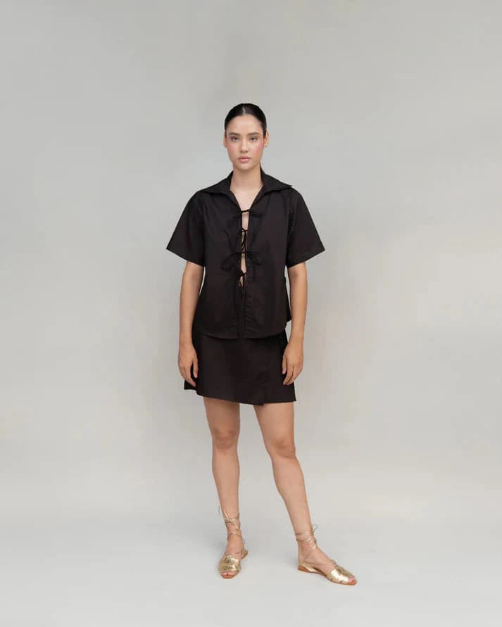 FALDA SHORT ENTRELAZOS NEGRO - imagen 1