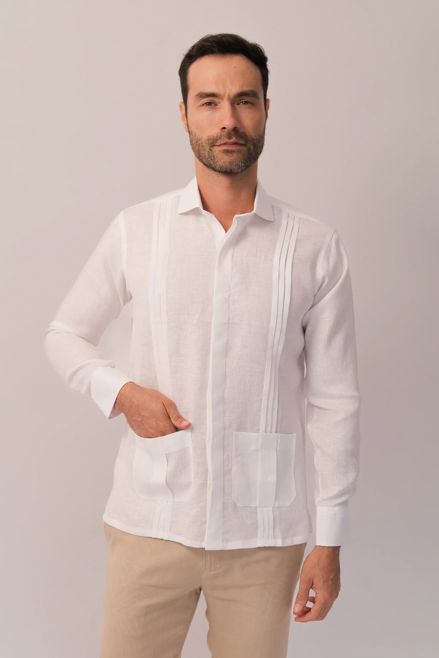 Guayabera Con Pliegues y Bolsillos - Covered Placket - imagen 1