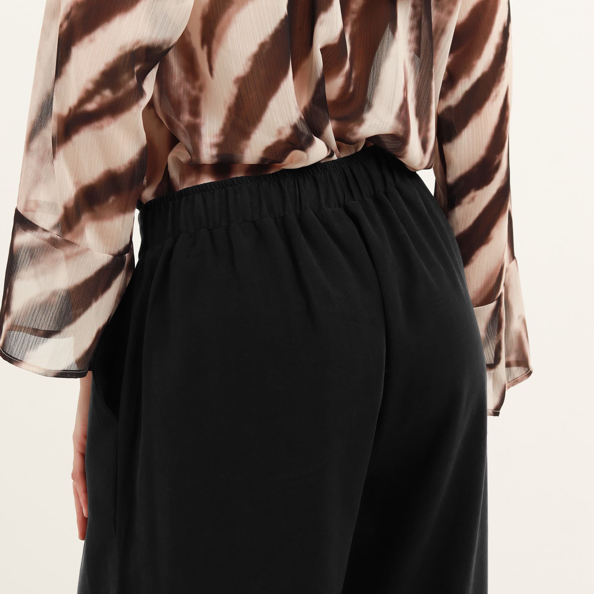 Pantalón palazzo con elástico y prenses - imagen 5