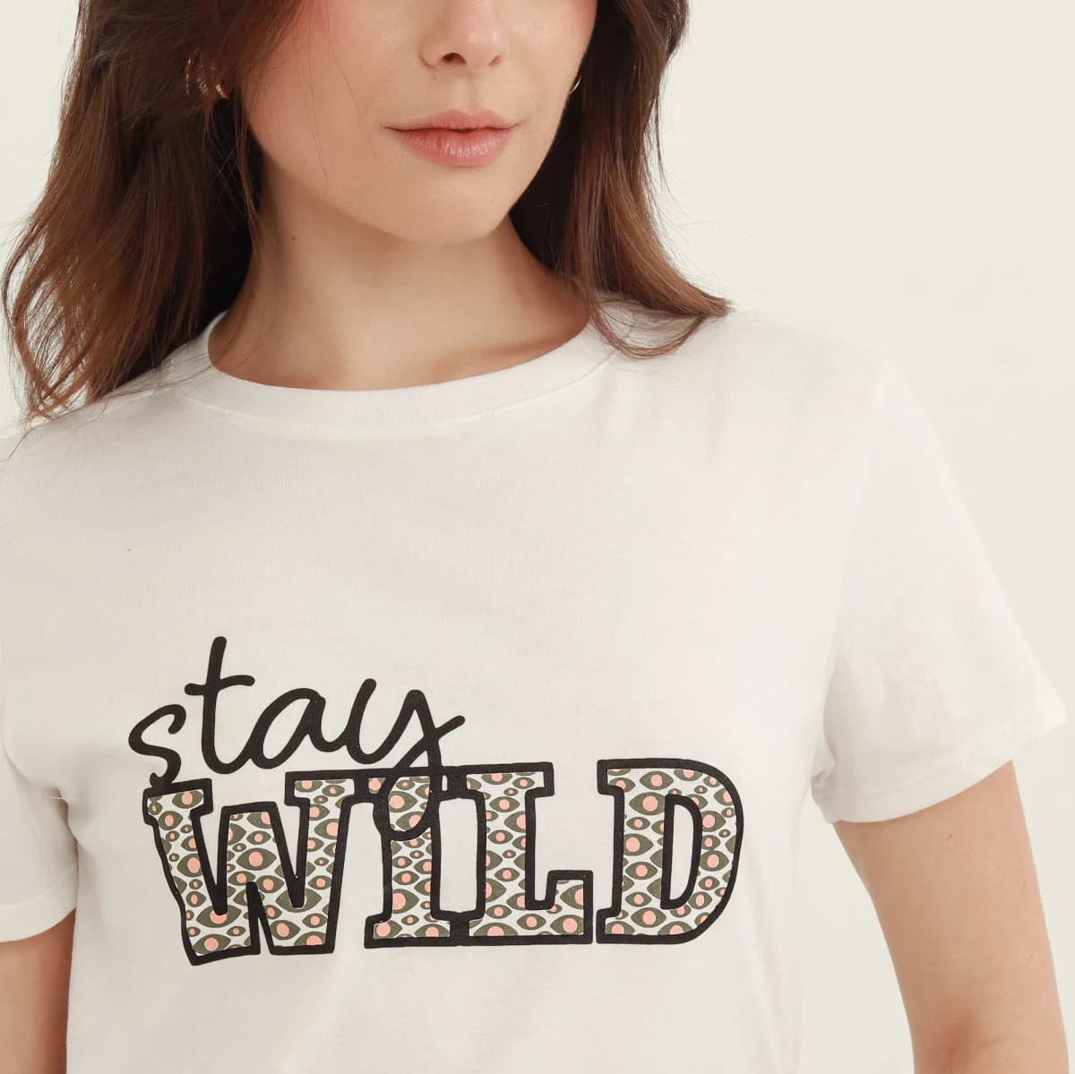 Camiseta cuello redondo manga corta con estampado Stay wild - imagen 6