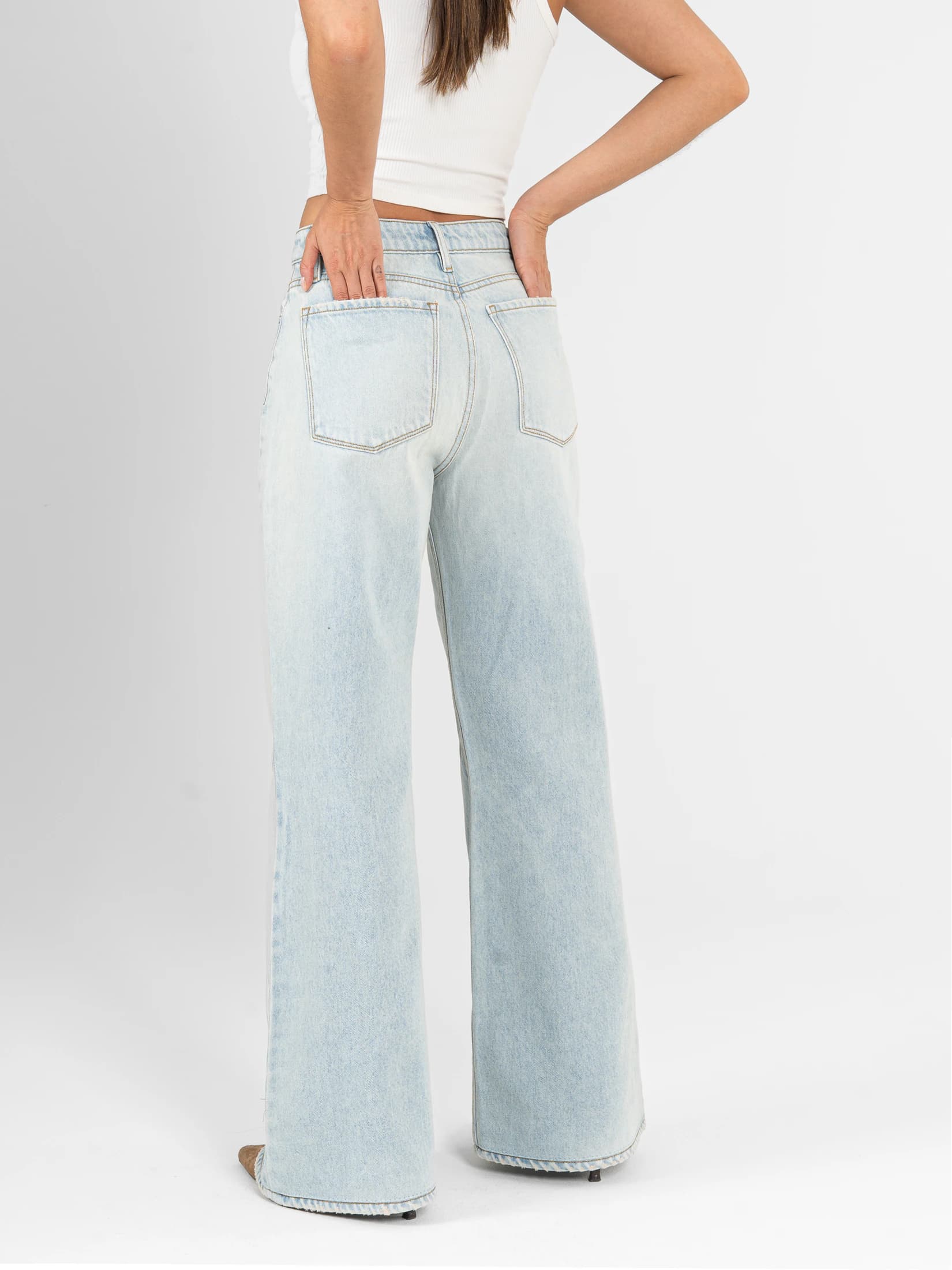 Ref: 066498 Jean mom flare, rígido, tiro alto, tono azul claro - imagen 2