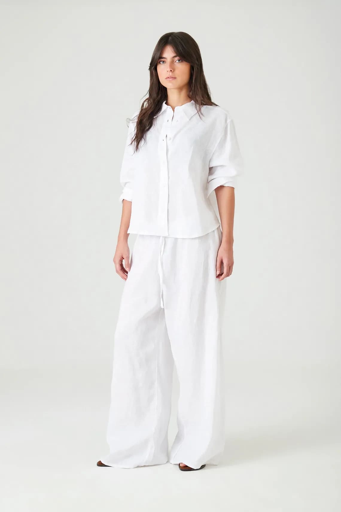 Pantalón wide leg con cintura de cordón en lino blanco para mujer