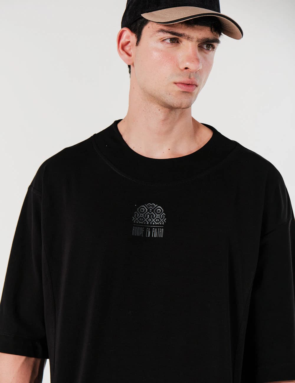 Camiseta Cortes Oversize Brujula Negro Hombre