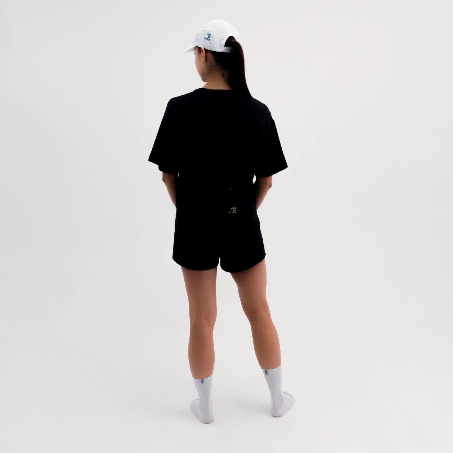 CAMISETA LIFESTYLE MANGA CORTA ROAM OVERSIZE BLACK PARA MUJER - imagen 3