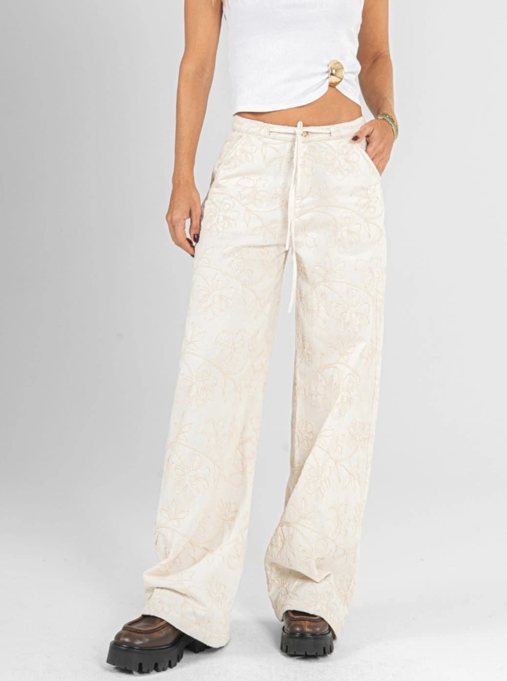 Ref: 0620654 Pantalón wide leg, tiro medio, detalle de tela bordada, tono natural - imagen 1