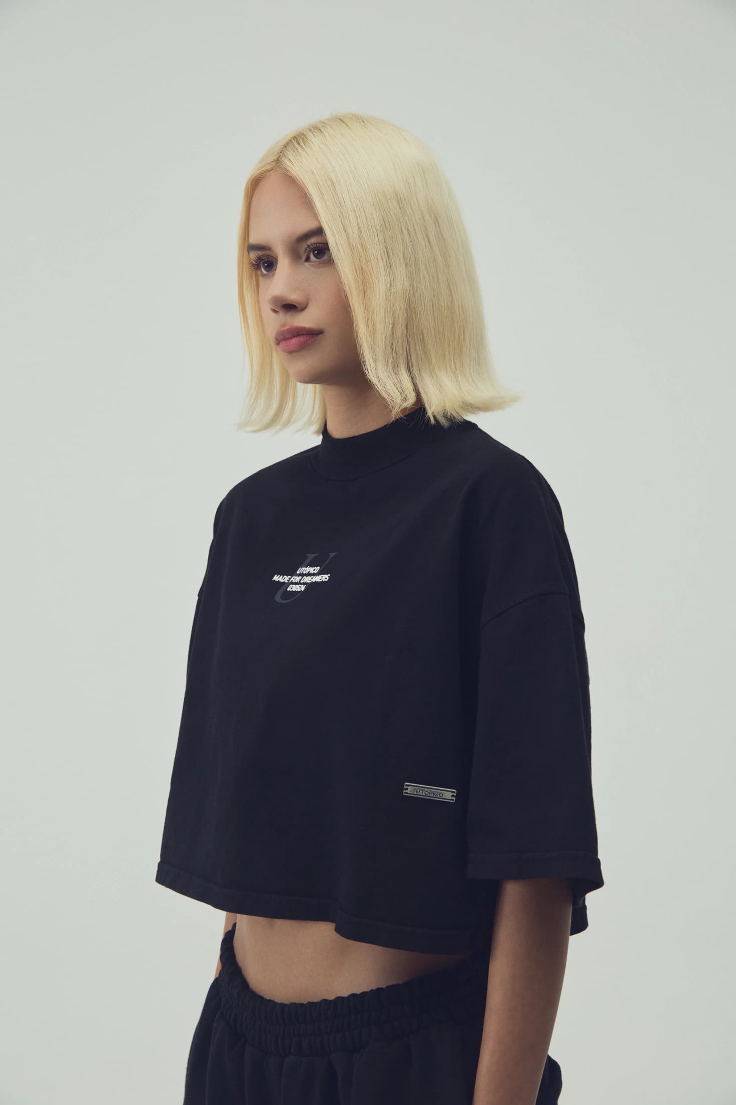 CAMISETA  CROPPED - NEGRO - imagen 2