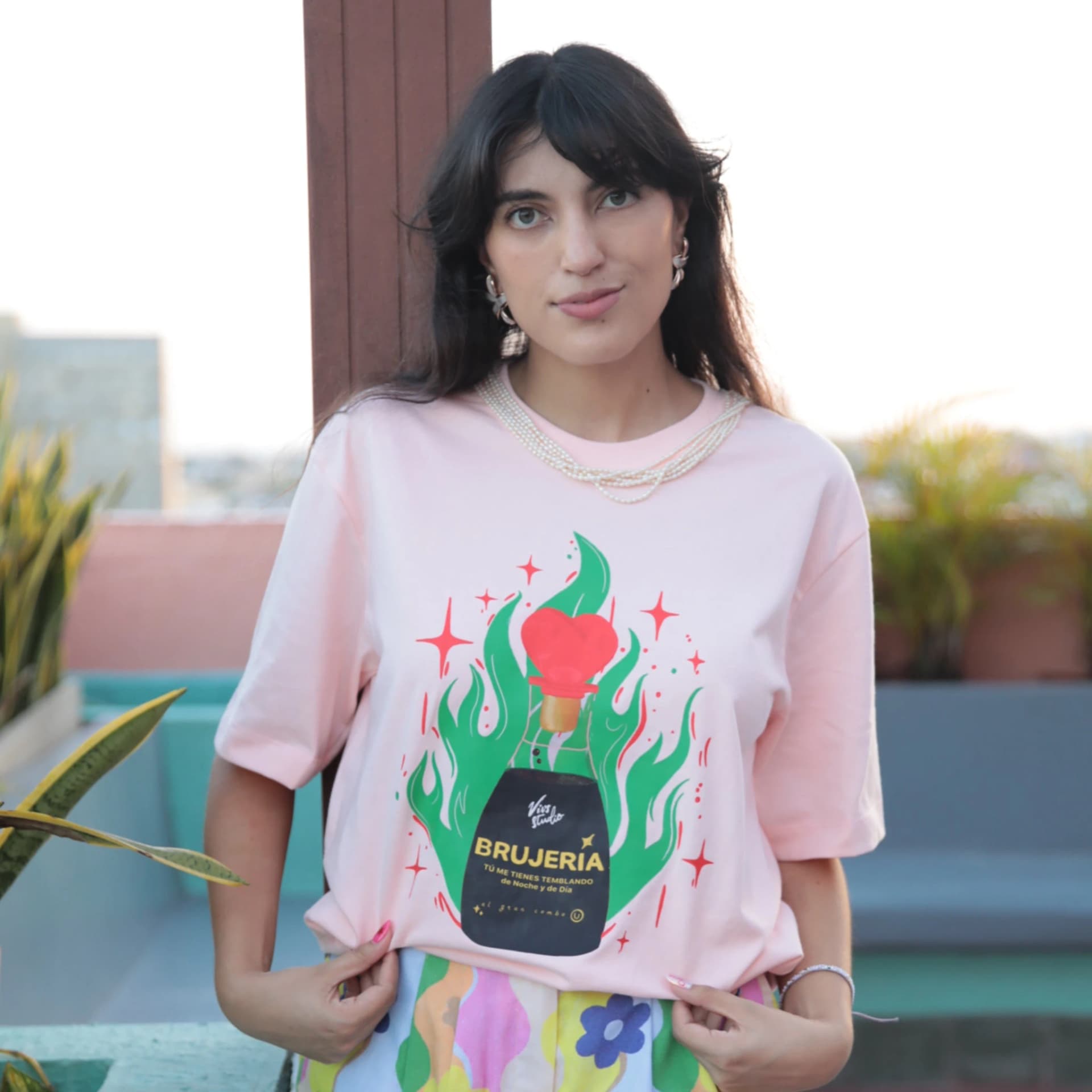 Camiseta Brujería Rosa Regular Fit - imagen 4