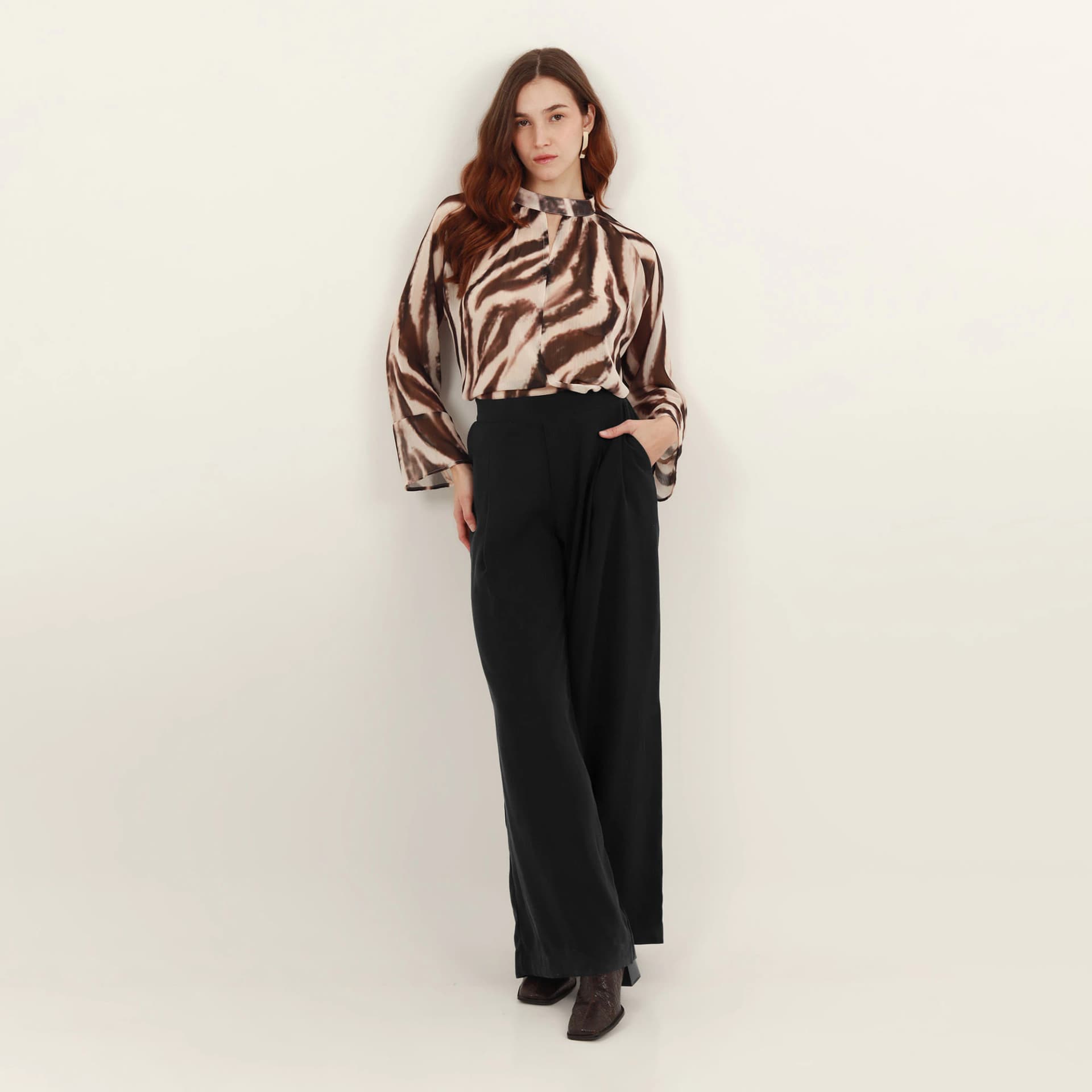 Pantalón palazzo con elástico y prenses