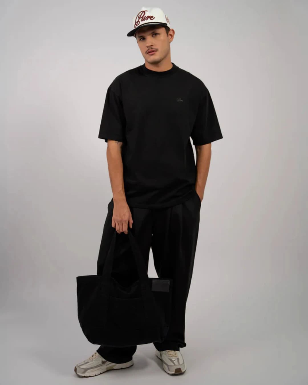 CLASSIC BLACK T-SHIRT - imagen 4