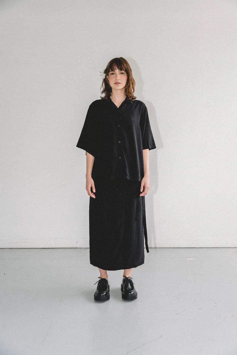 CAMISA TODA NEGRA- UNISEX - imagen 2