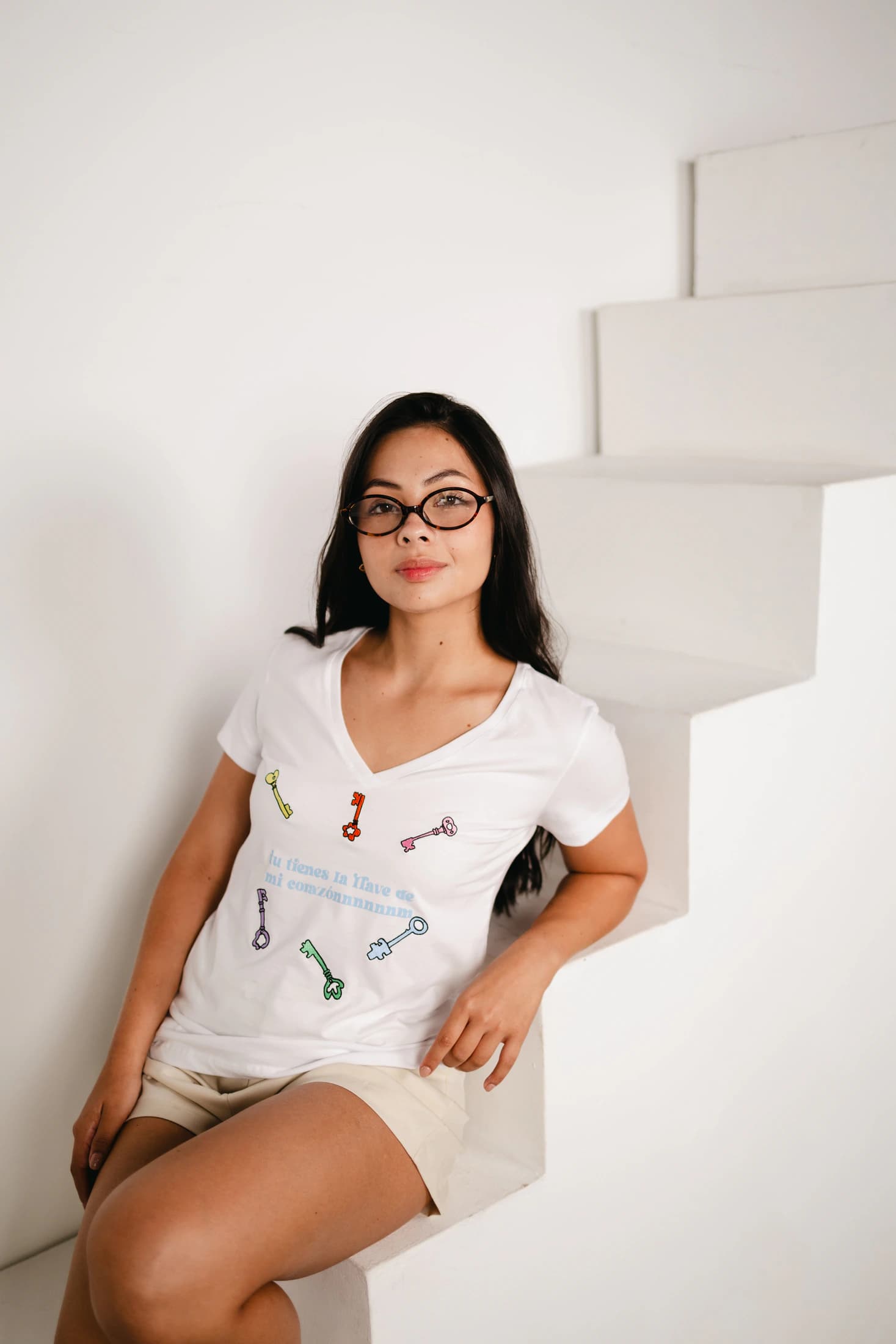 Tu Tienes La Llave De Mi Corazón V-Neck Tee - imagen 1