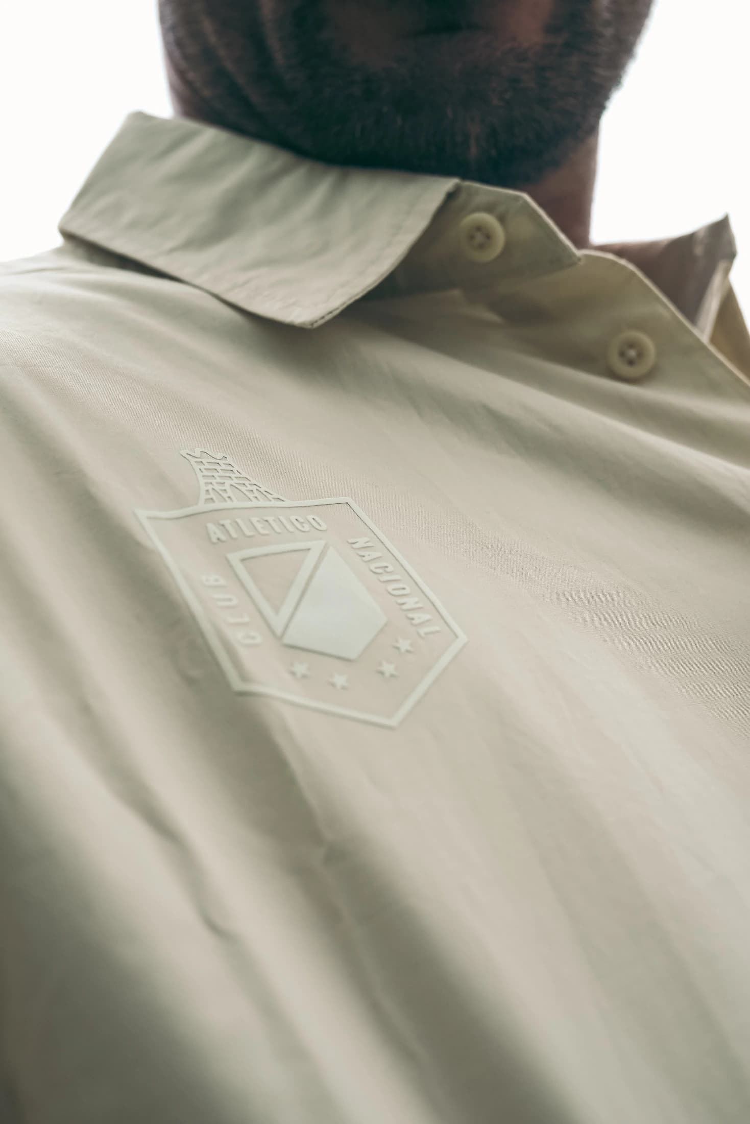 CAMISA BEIGE NIKE HOMBRE - imagen 5