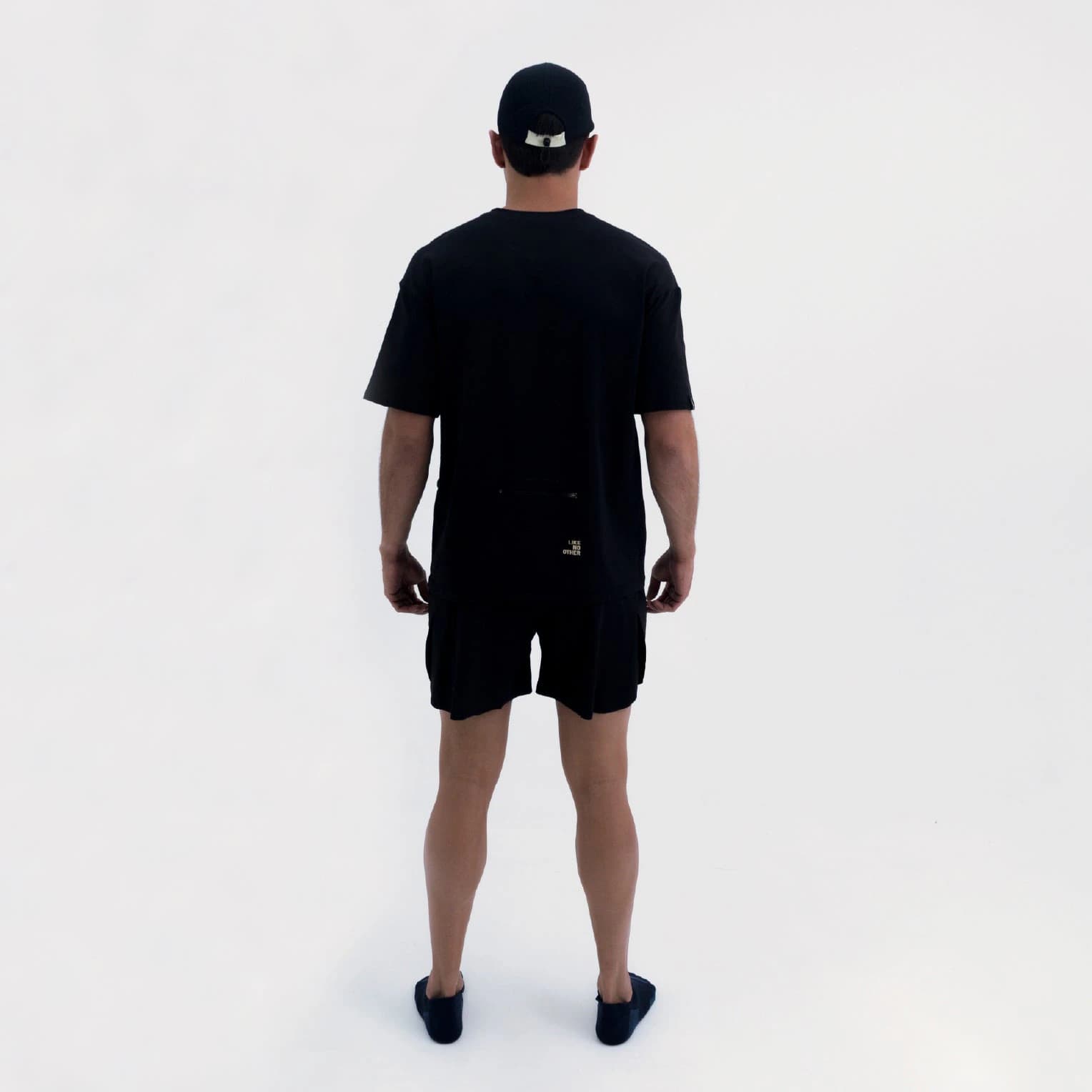 CAMISETA LIFESTYLE MANGA CORTA ROAM OVERSIZE BLACK PARA HOMBRE - imagen 3