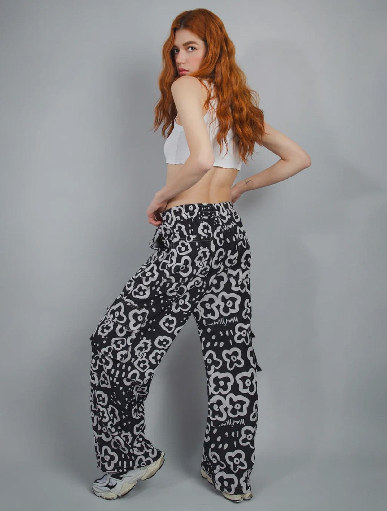 PANTALÓN CARGO FLORES - imagen 2