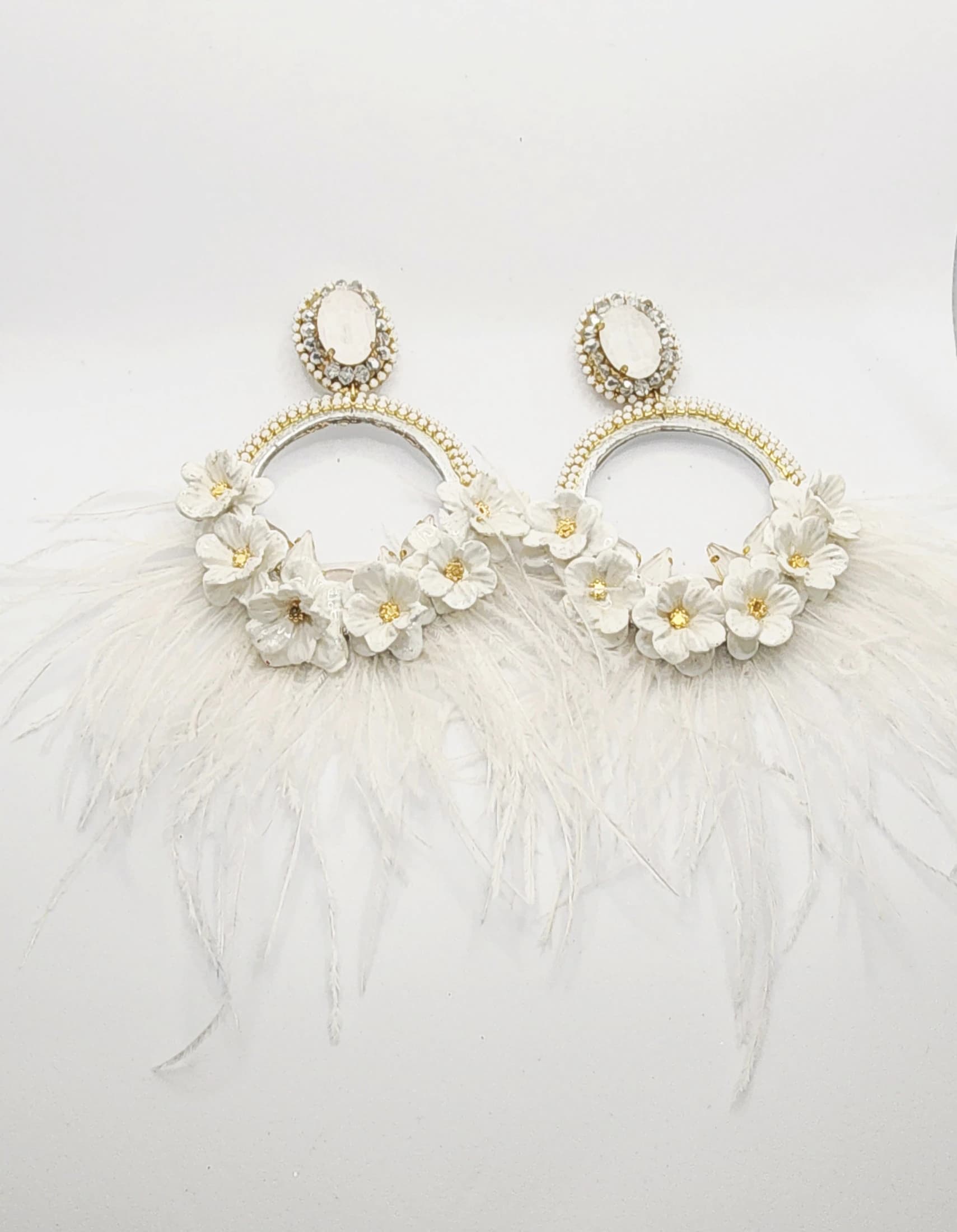 Silver & White Moon Earring - imagen 1