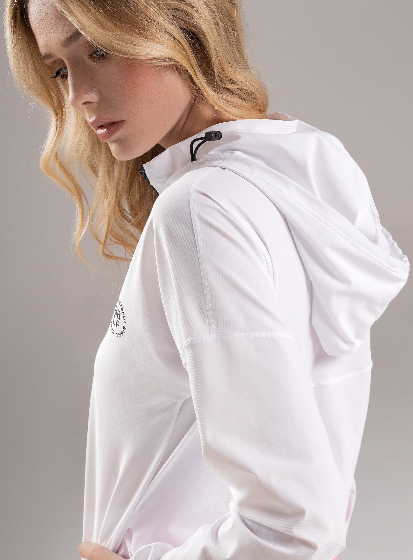 CHOMPA DEPORTIVA CON CORDÓN GRADUABLE - imagen 9