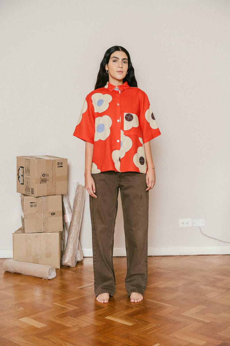 CAMISA FLORES FUEGO - UNISEX - imagen 3
