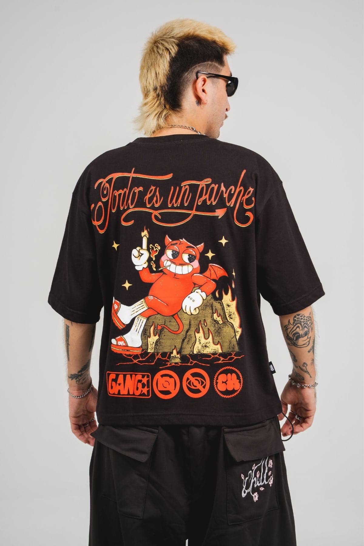 Camiseta Todo es un parche