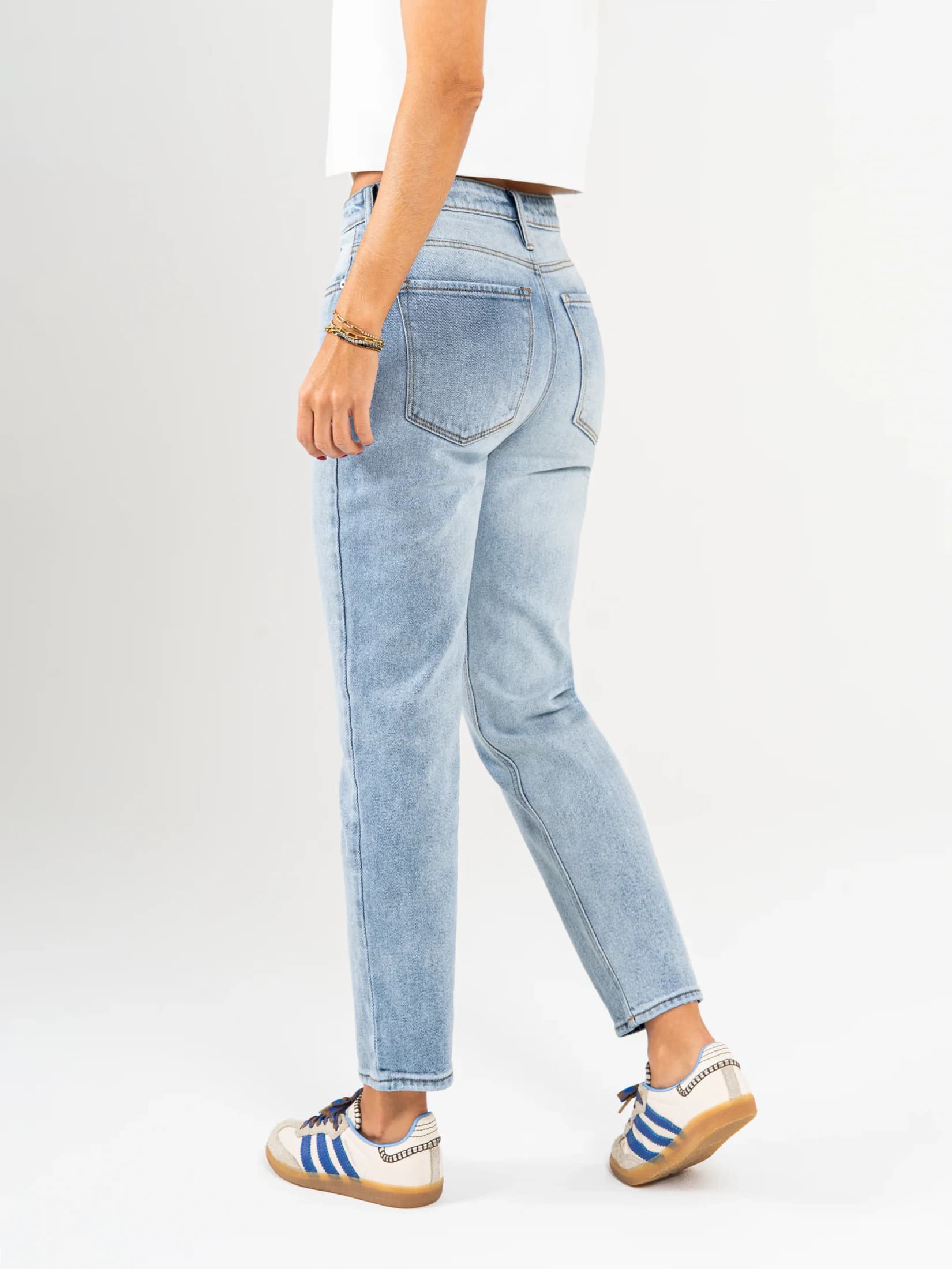 Ref: 065578 Jean Mom fit, slim cropped, stretch, tiro alto, tono azul medio claro - imagen 3
