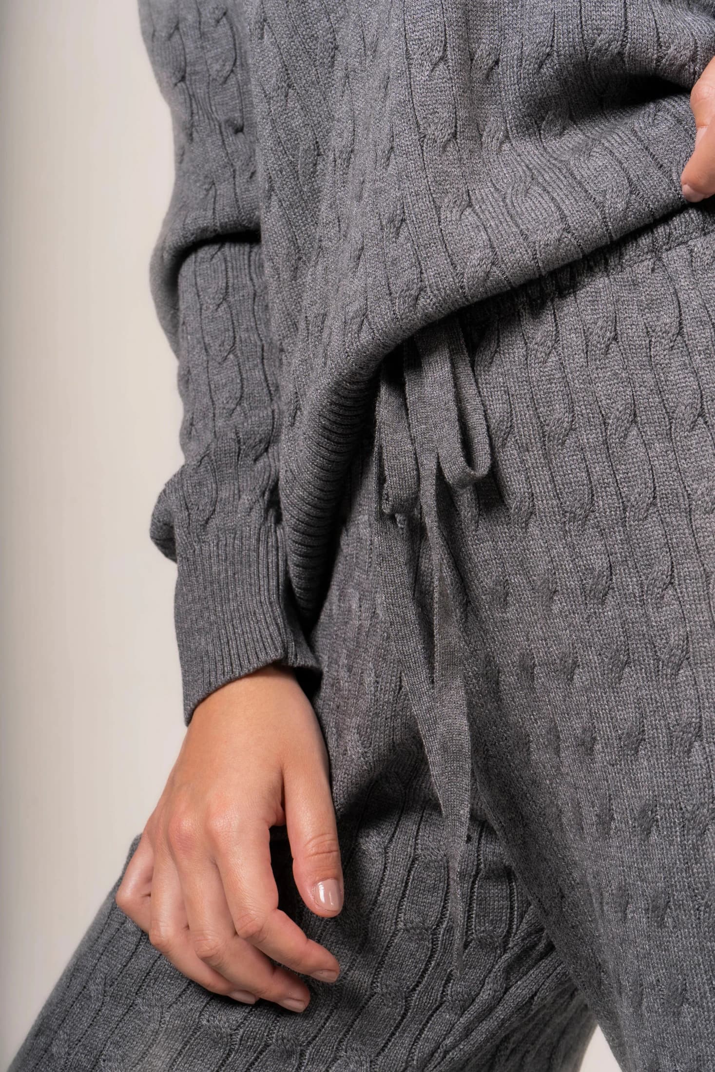 Pantalón Trenzado Mujer Gris - imagen 5