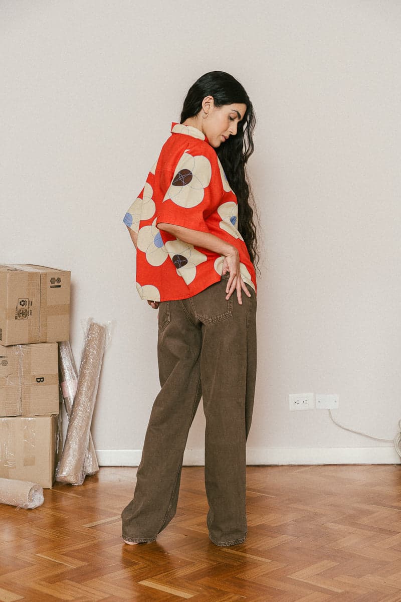 CAMISA FLORES FUEGO - UNISEX - imagen 2