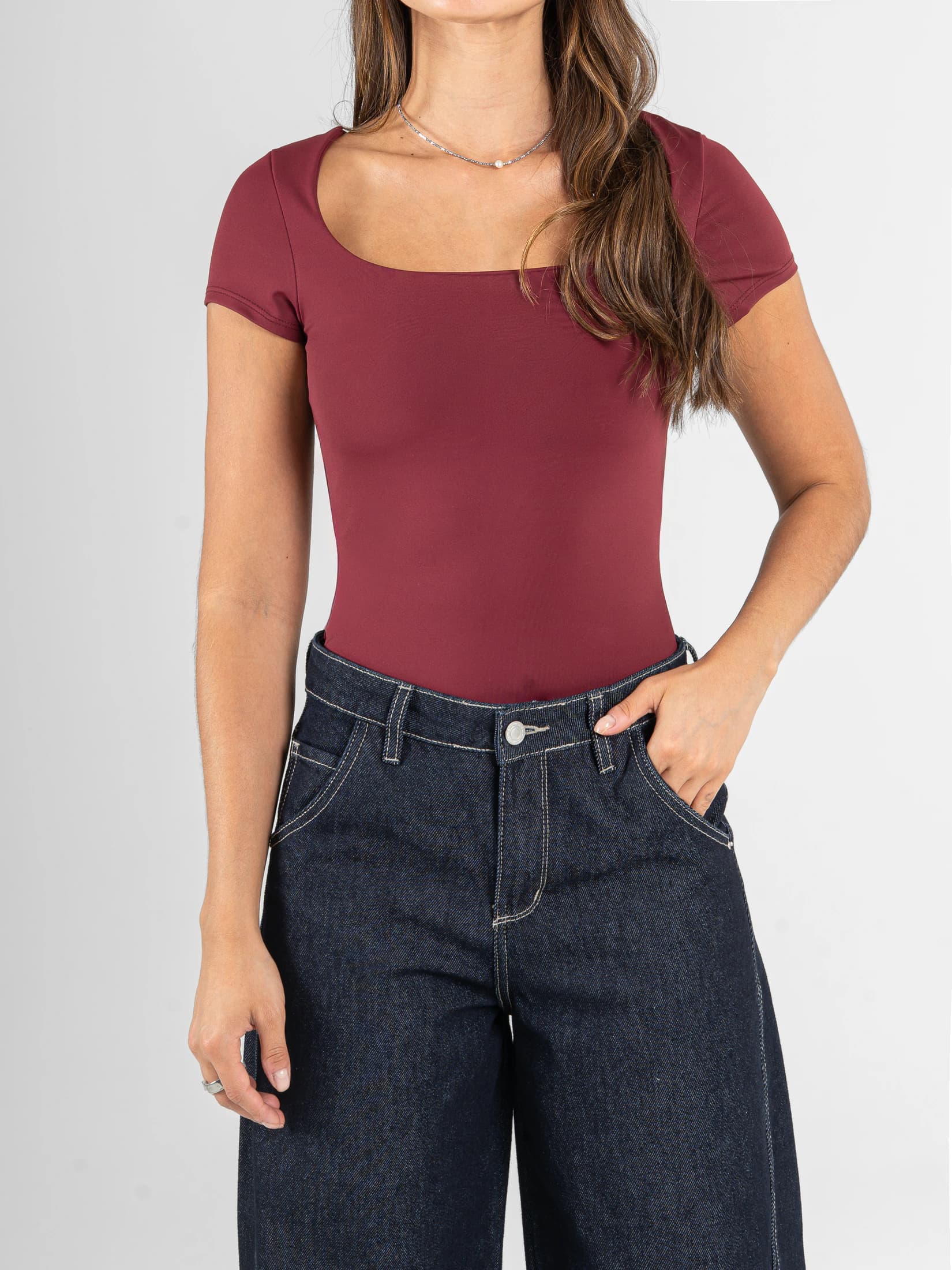 Ref: 0610702 Body manga corta, escote redondo, stretch, tono vino tinto - imagen 1