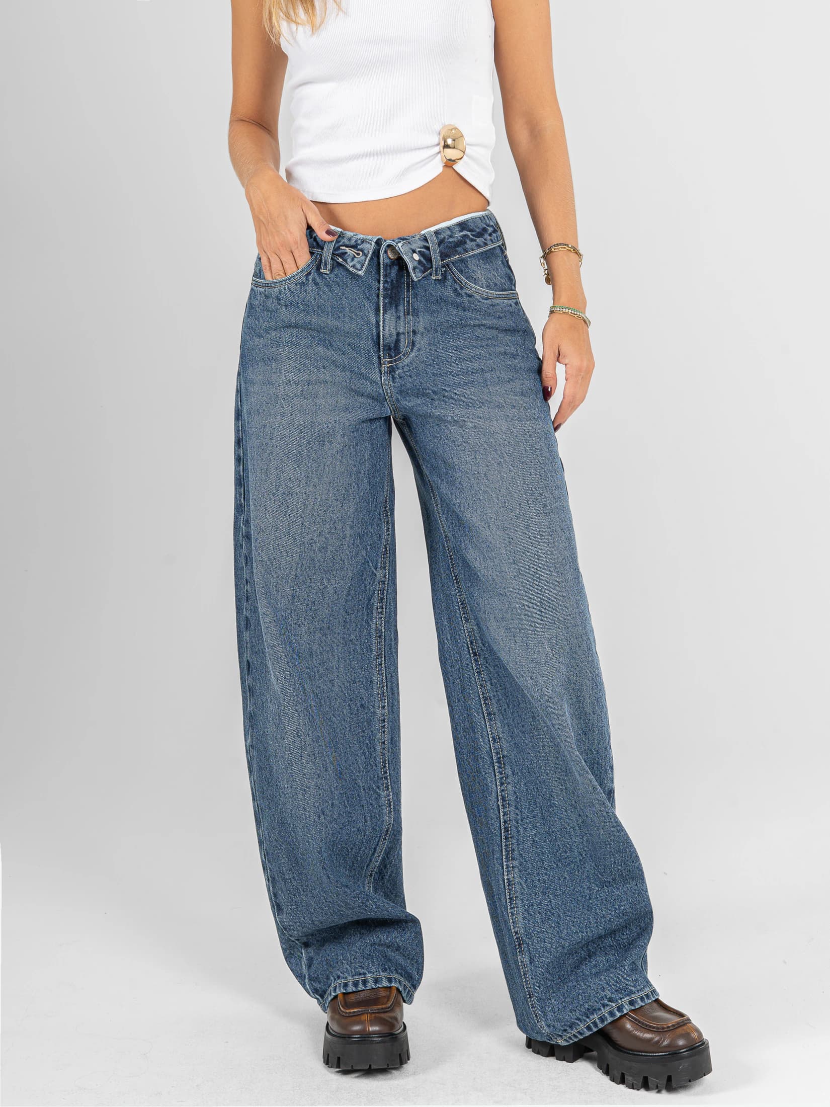 Ref: 066634 Jean wide leg, rígido, tiro medio, detalle en pretina, tono azul medio - imagen 1