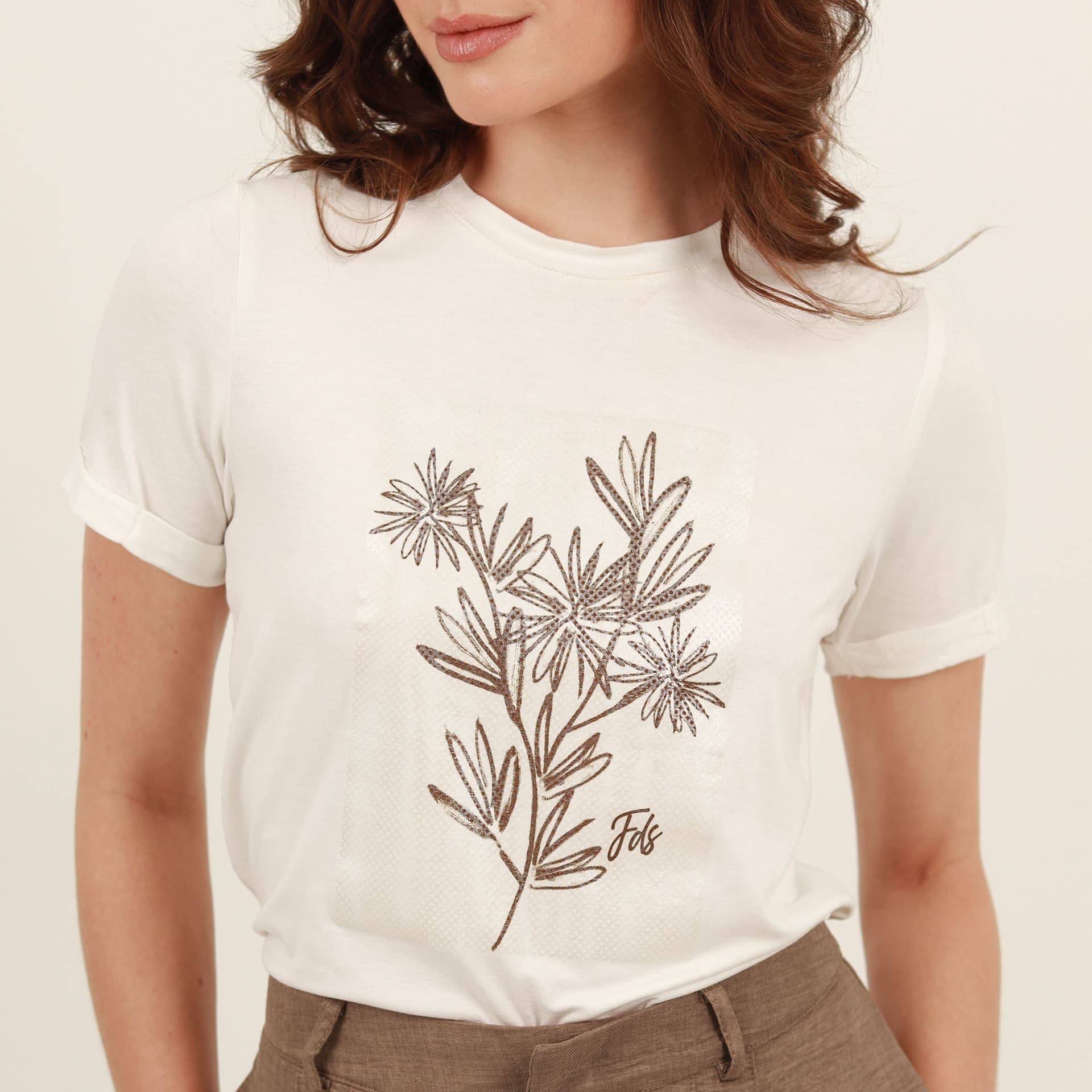 Camiseta cuello redondo manga corta con estampado flores - imagen 6
