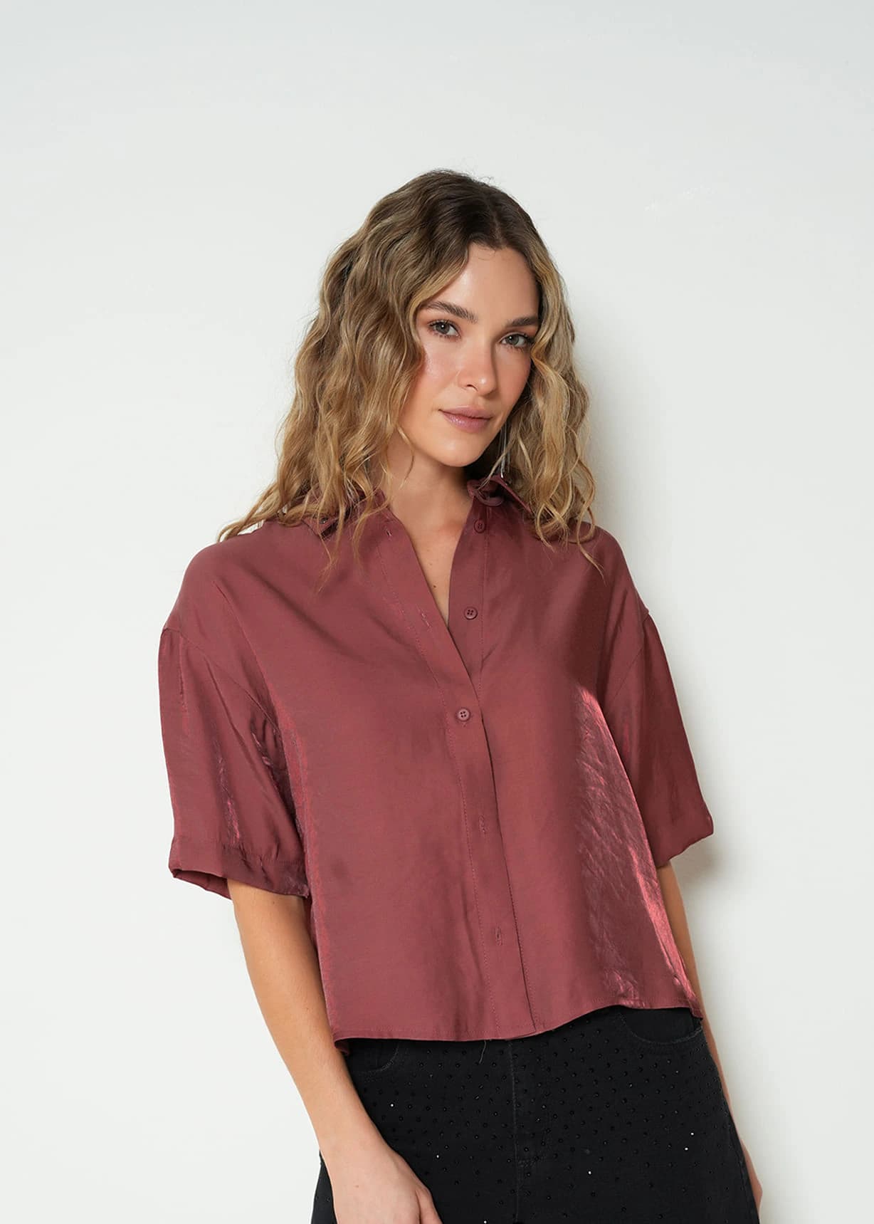 Camisa manga corta cuello clásico