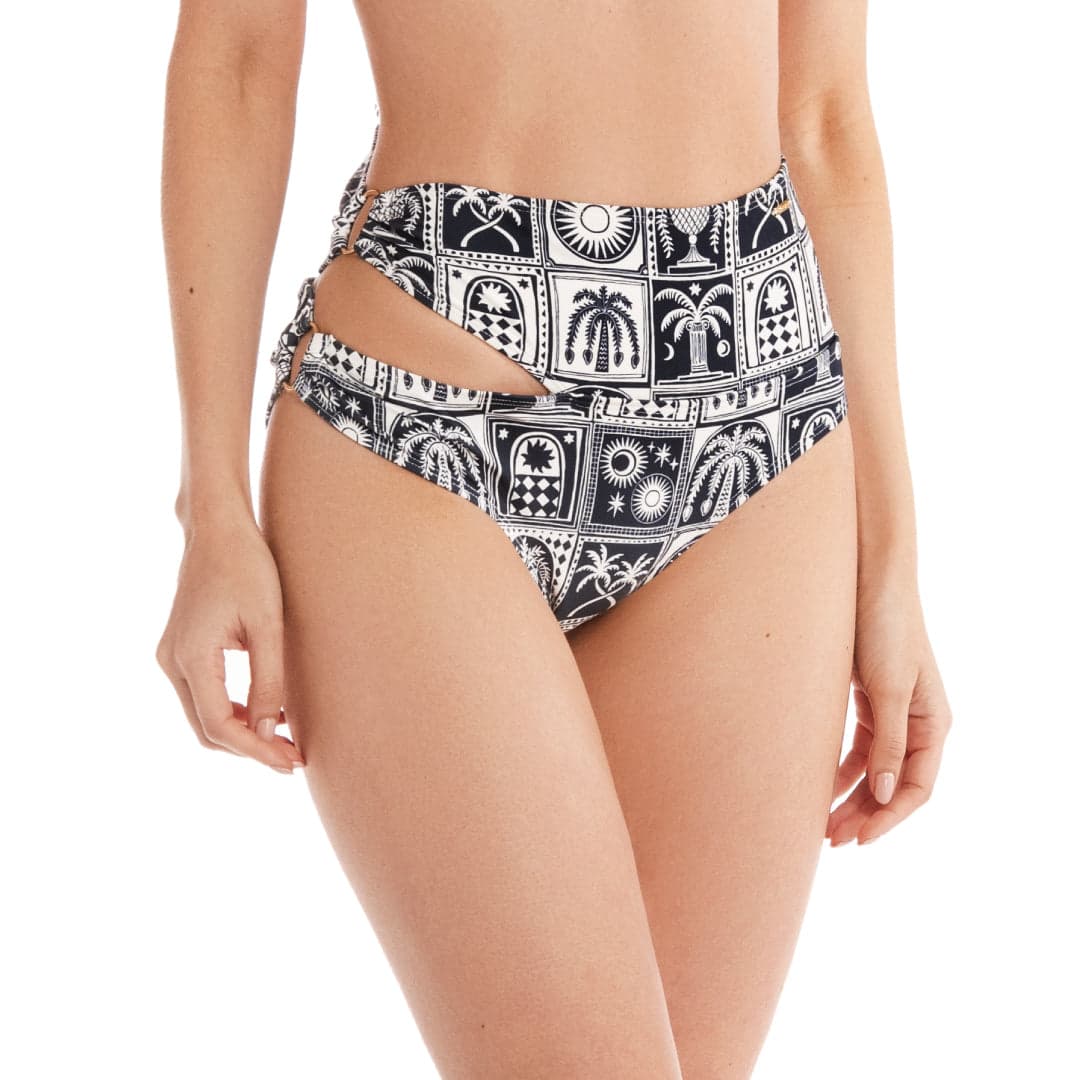 PANTY DE VESTIDO DE BAÑO EN ACCESORIOS EN EL COSTADO - imagen 2