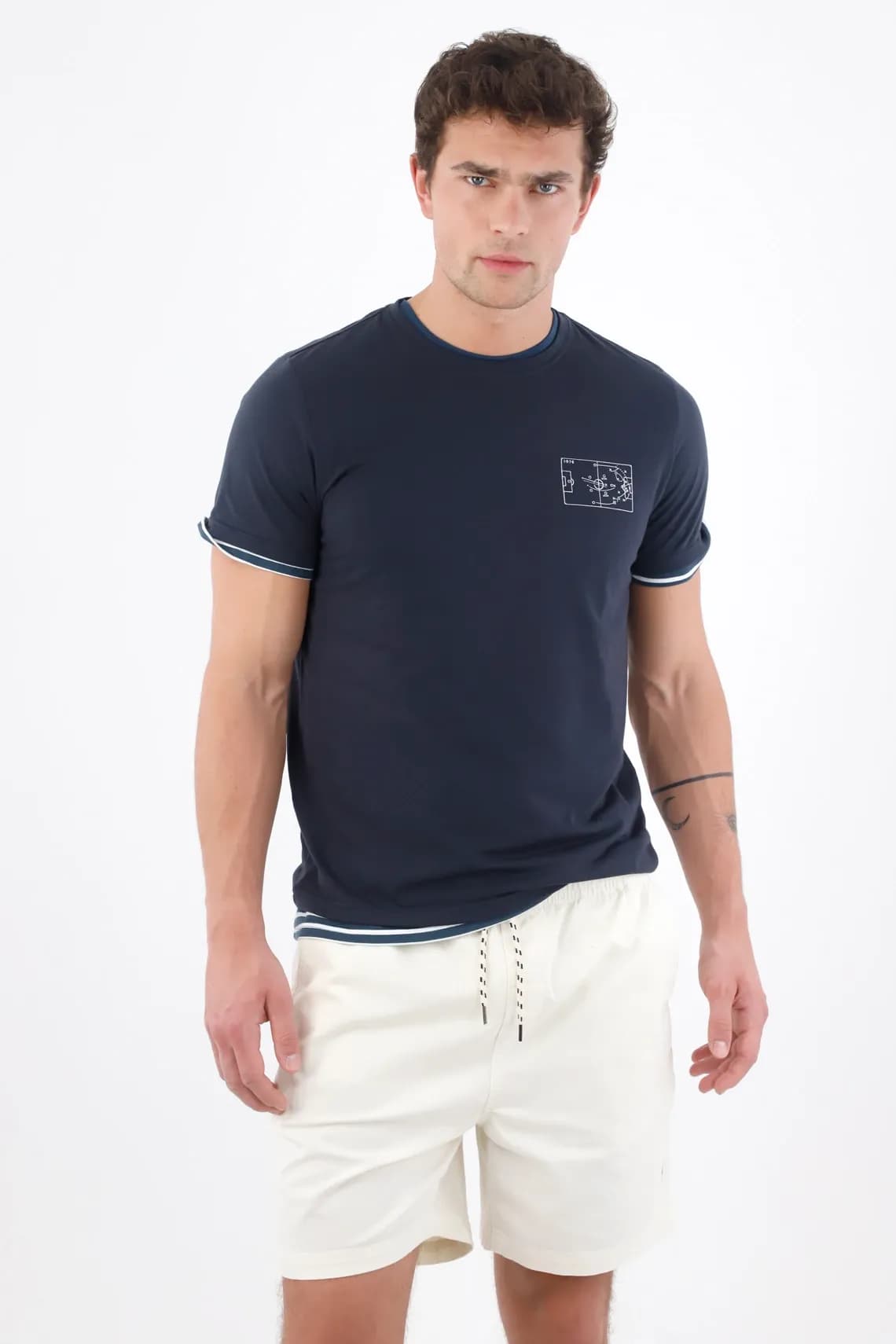 Camiseta regular fit con cuello en contraste en azul marino para hombre