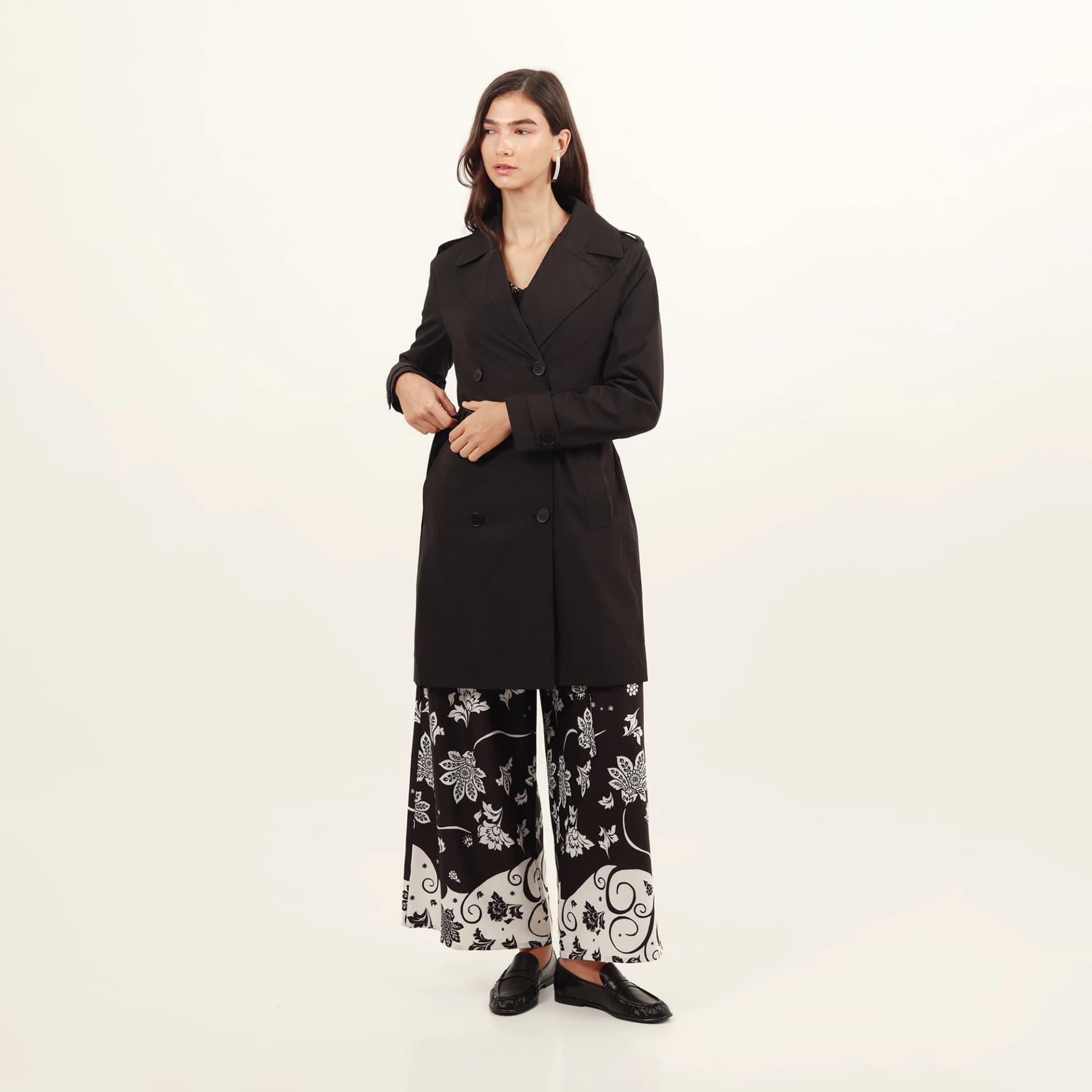 Gabardina clásica de largo medio con diseño cruzado - imagen 3