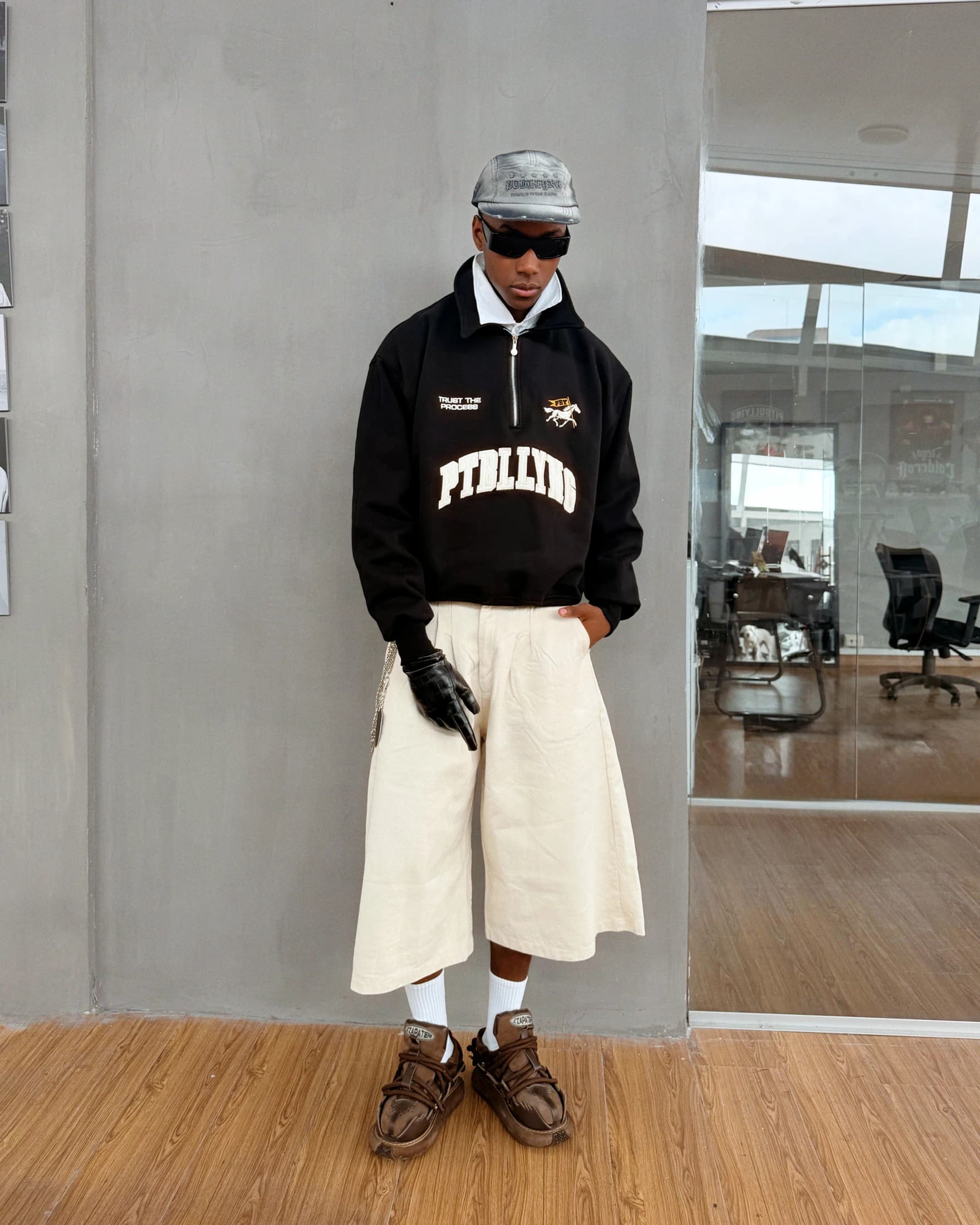 PULLOVER SIN MIRAR A LOS LADOS NEGRO - imagen 4
