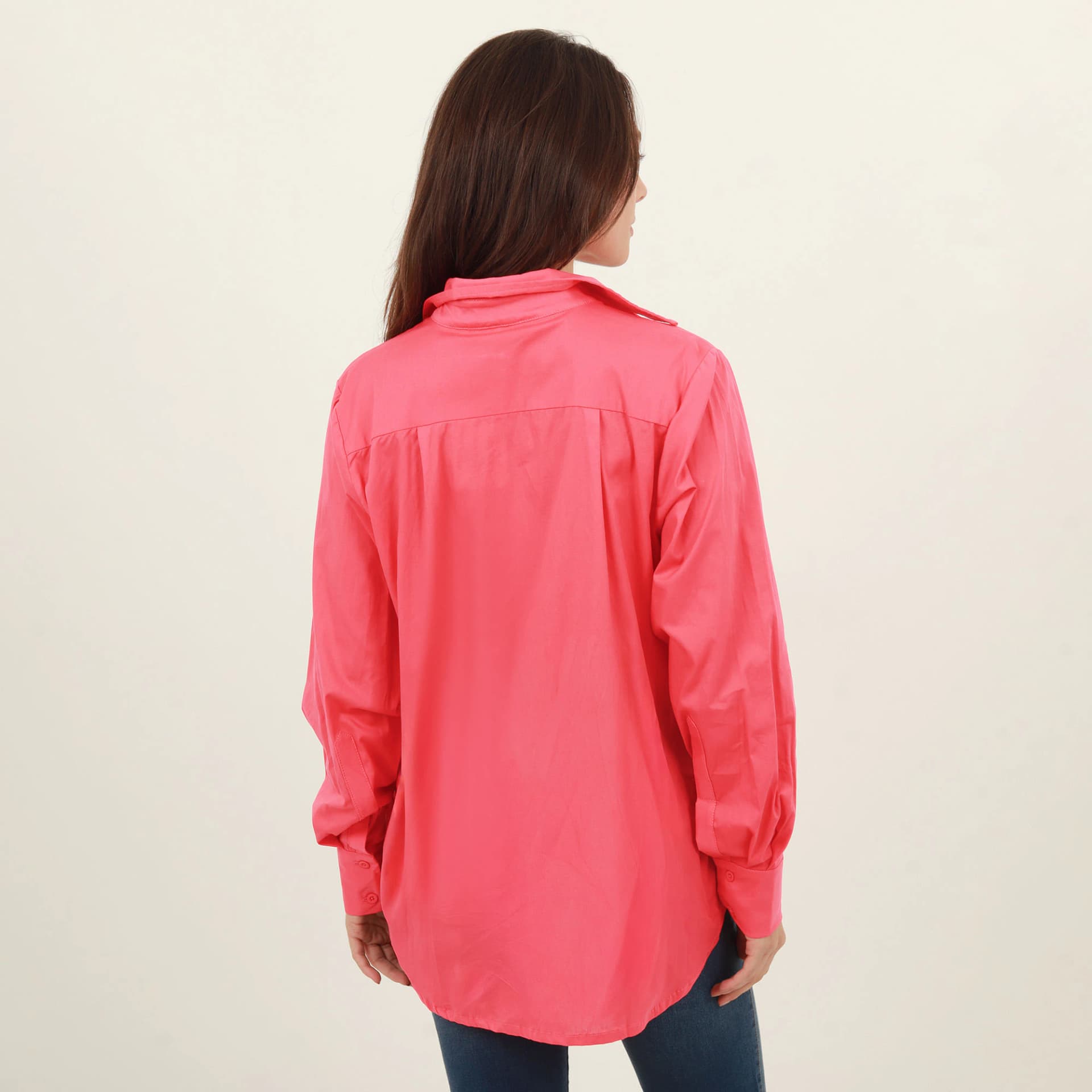 Blusa clásica cuello camisero manga larga corte almilla - imagen 5