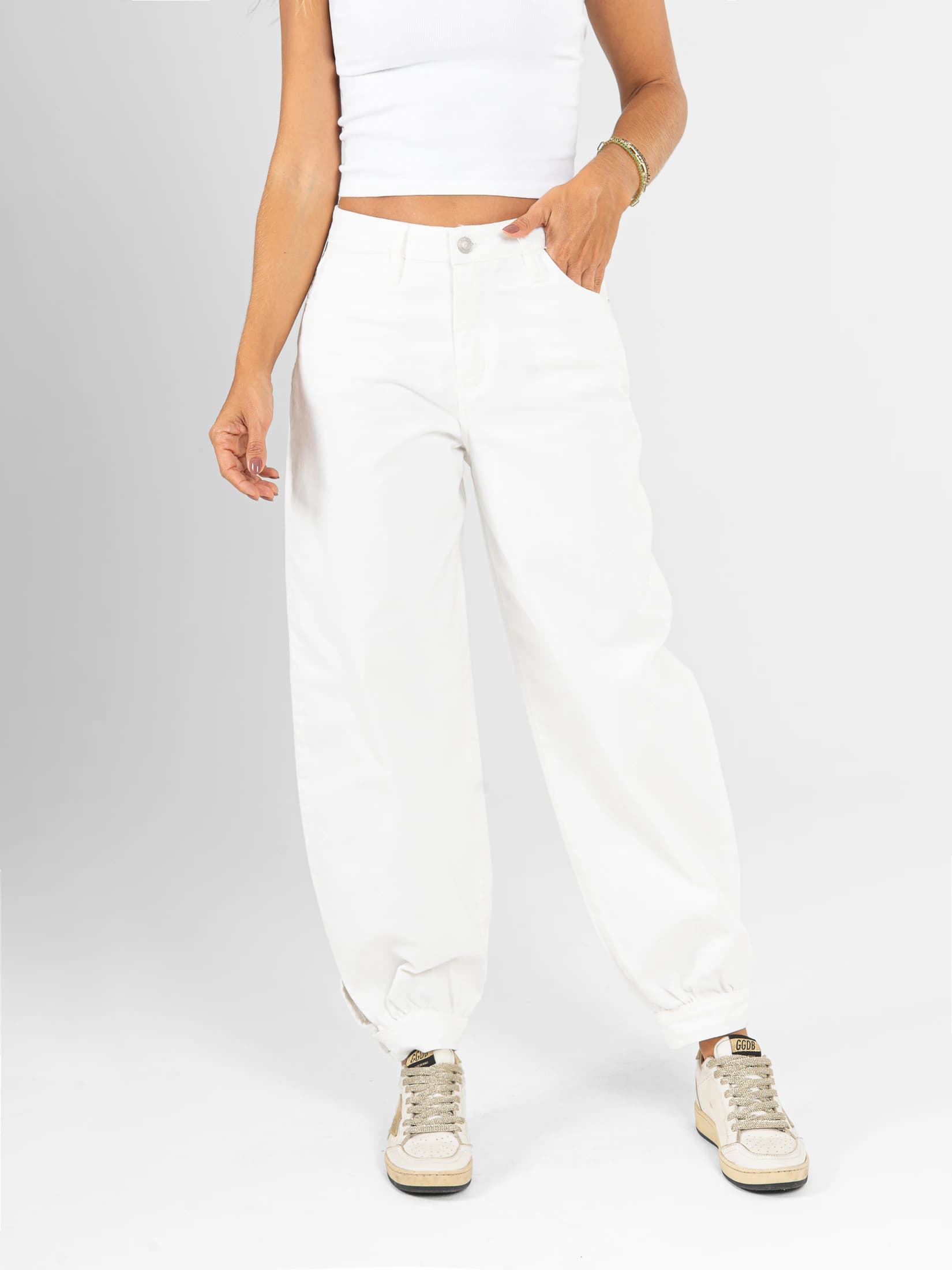 Ref: 0620521 Pantalón baggy cropped, detalle en bota y pretina, rígido, tiro alto, tono ivory. - imagen 1