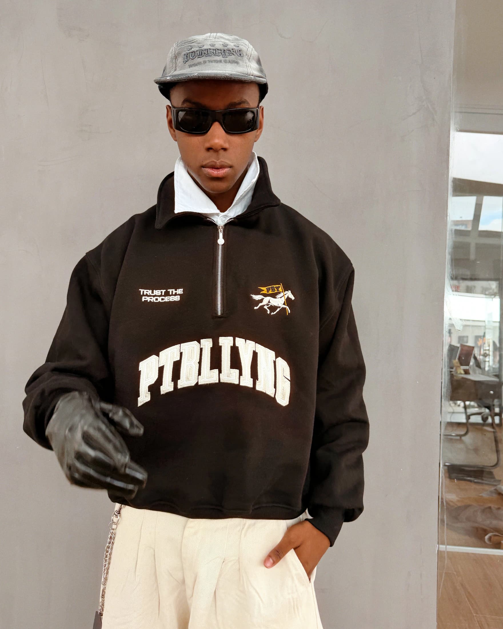 PULLOVER SIN MIRAR A LOS LADOS NEGRO - imagen 6